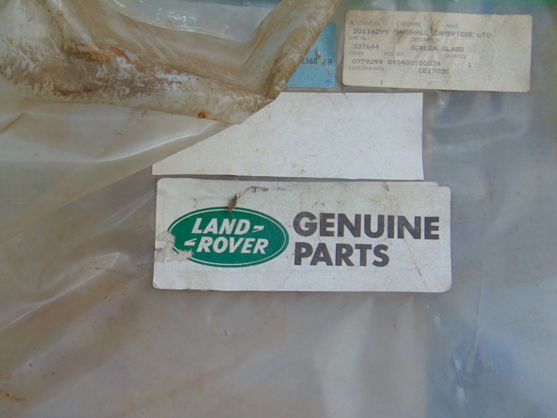 2X LAND ROVER WINDSCREEN GLASS - Image 3 of 4