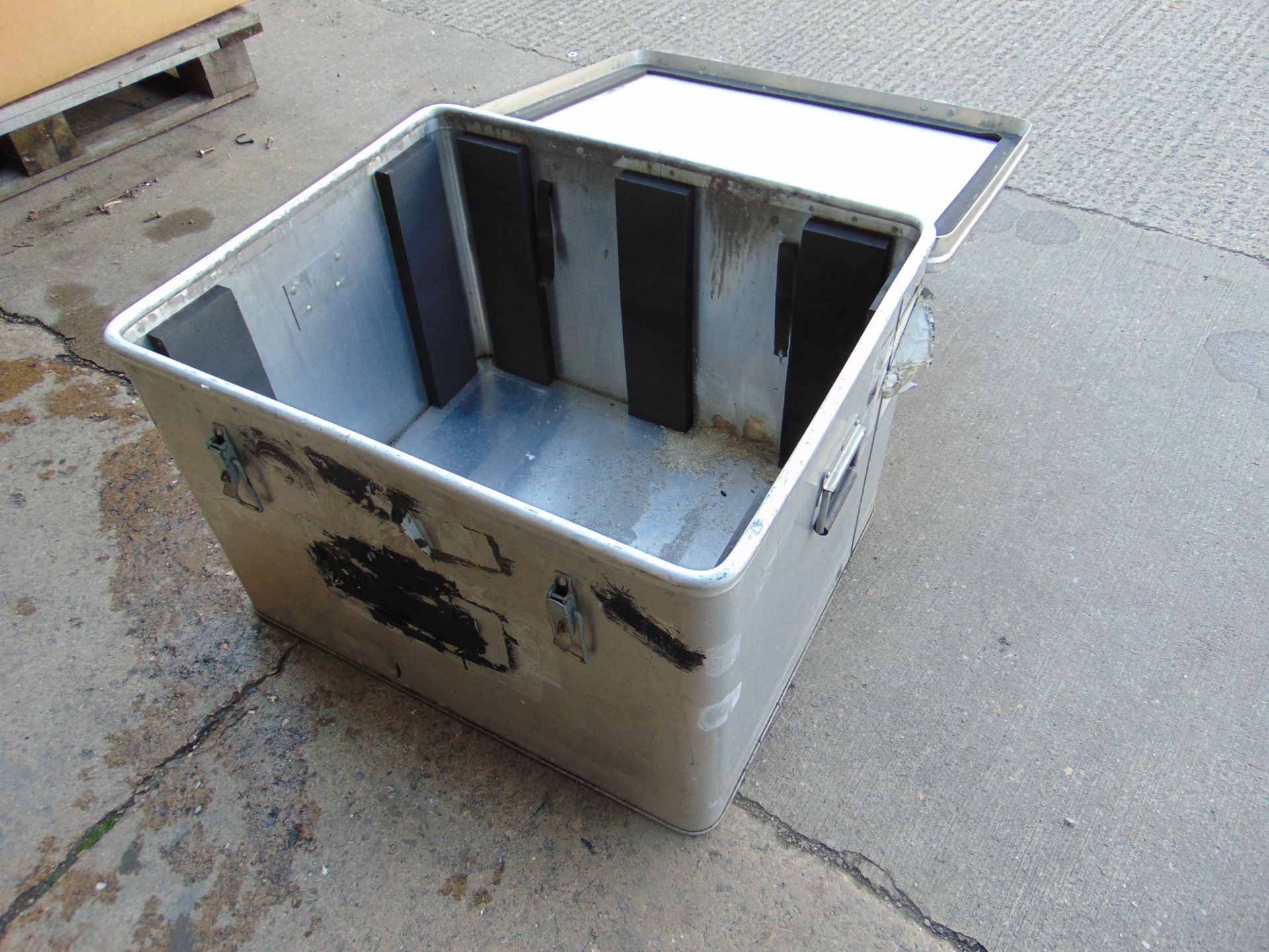 Stackable Aluminium Storage Box L72cm x W60cm x H49cm - Image 5 of 5