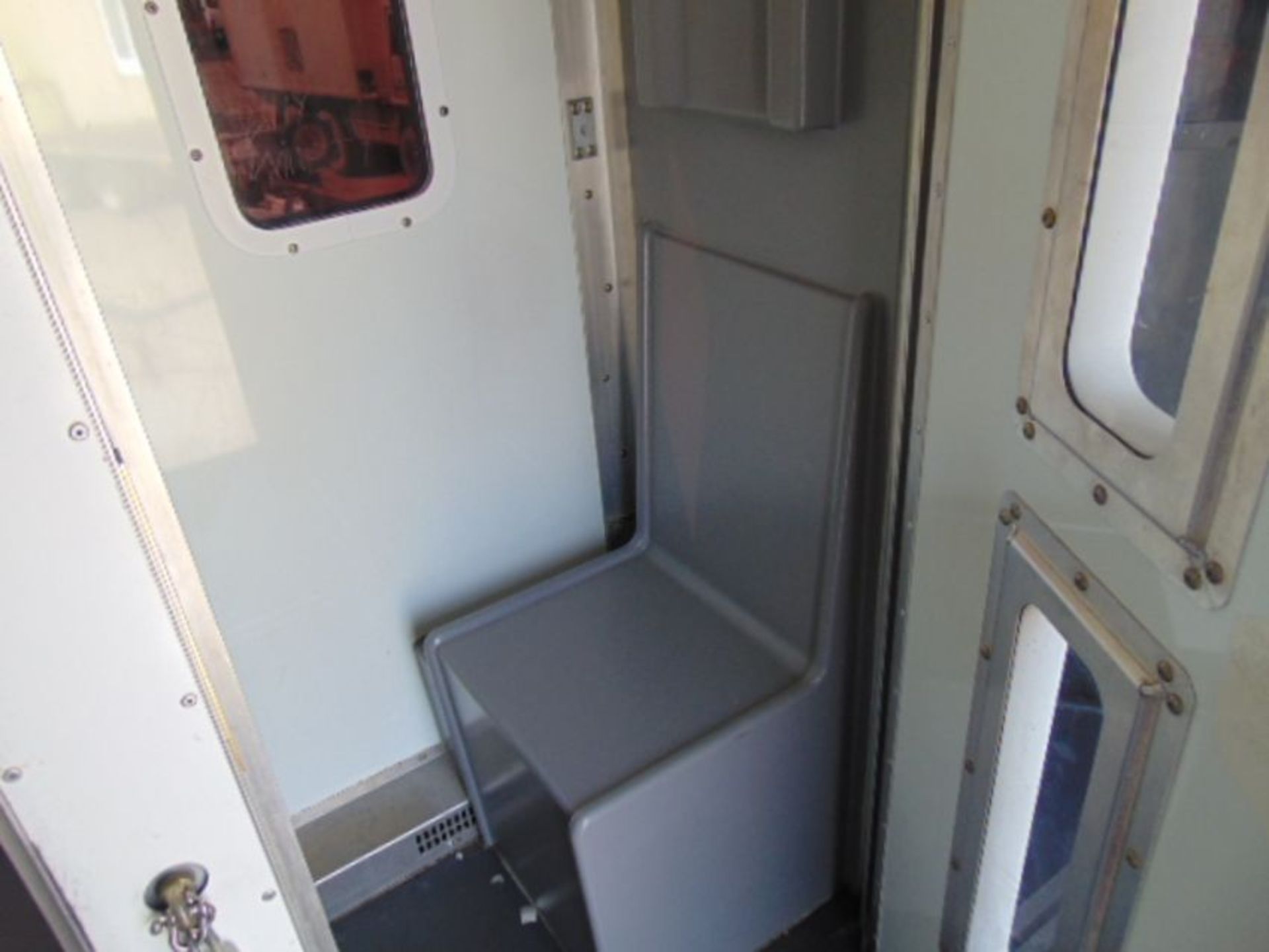 2011 Iveco Eurocargo 100E18 Day Cab Box Van 4x2 3.9L Diesel - Prison/Secure Transport - Bild 15 aus 25