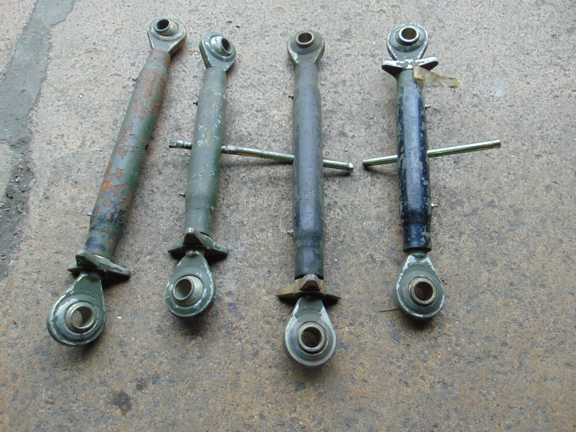 4 x HEAVY DUTY TRACTOR TOP LINKS