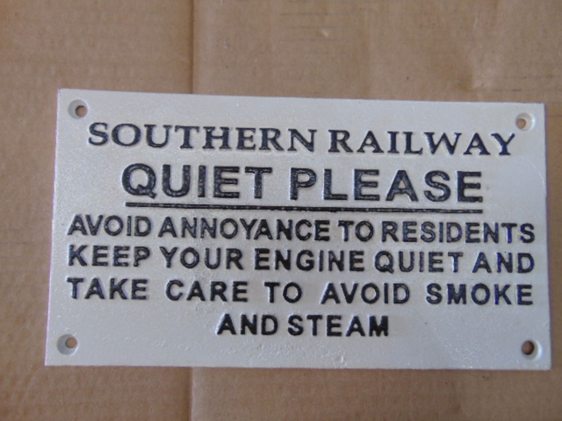 SOUTHERN RAILWAY CAST IRON SIGN - 27cms x 15cms