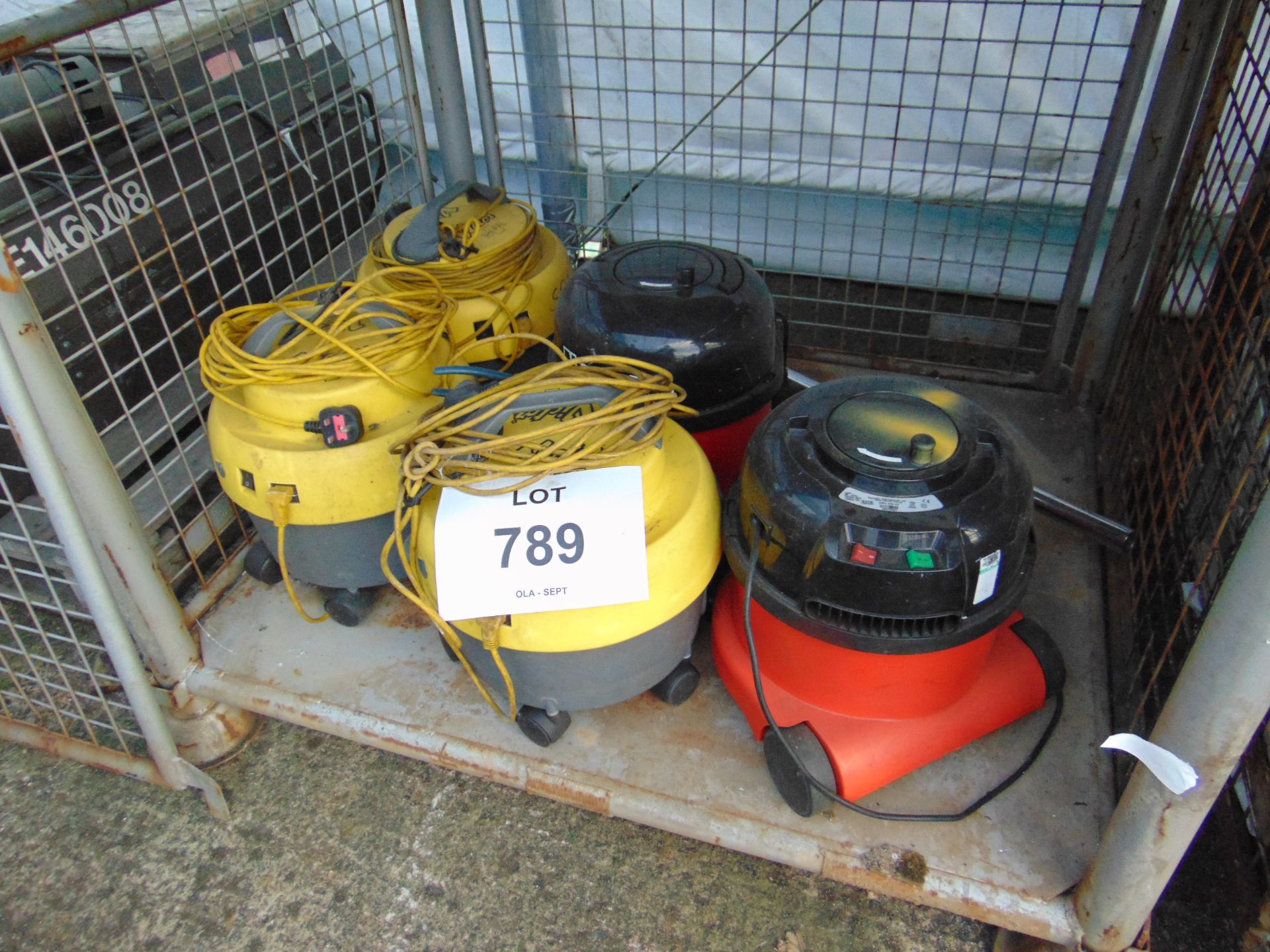 5x Industrial Vacuum Cleaners as Shown