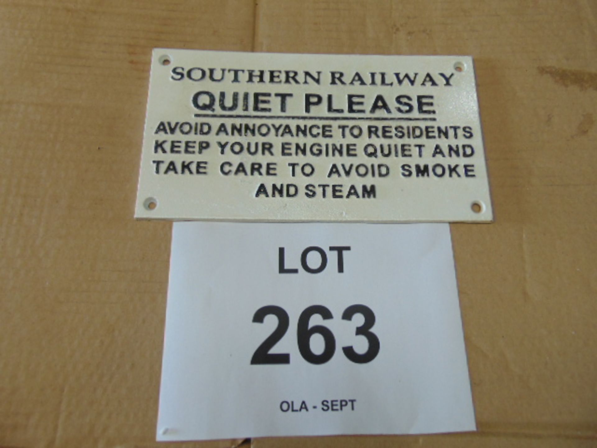 SOUTHERN RAILWAY CAST IRON SIGN - 27cms x 15cms - Image 2 of 3