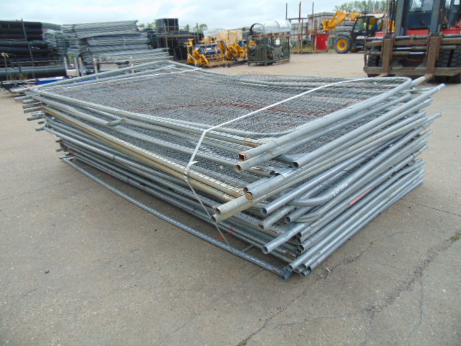 30 x Heras Style Galvanised Fencing Panels 3.5m x 2m - Image 5 of 5