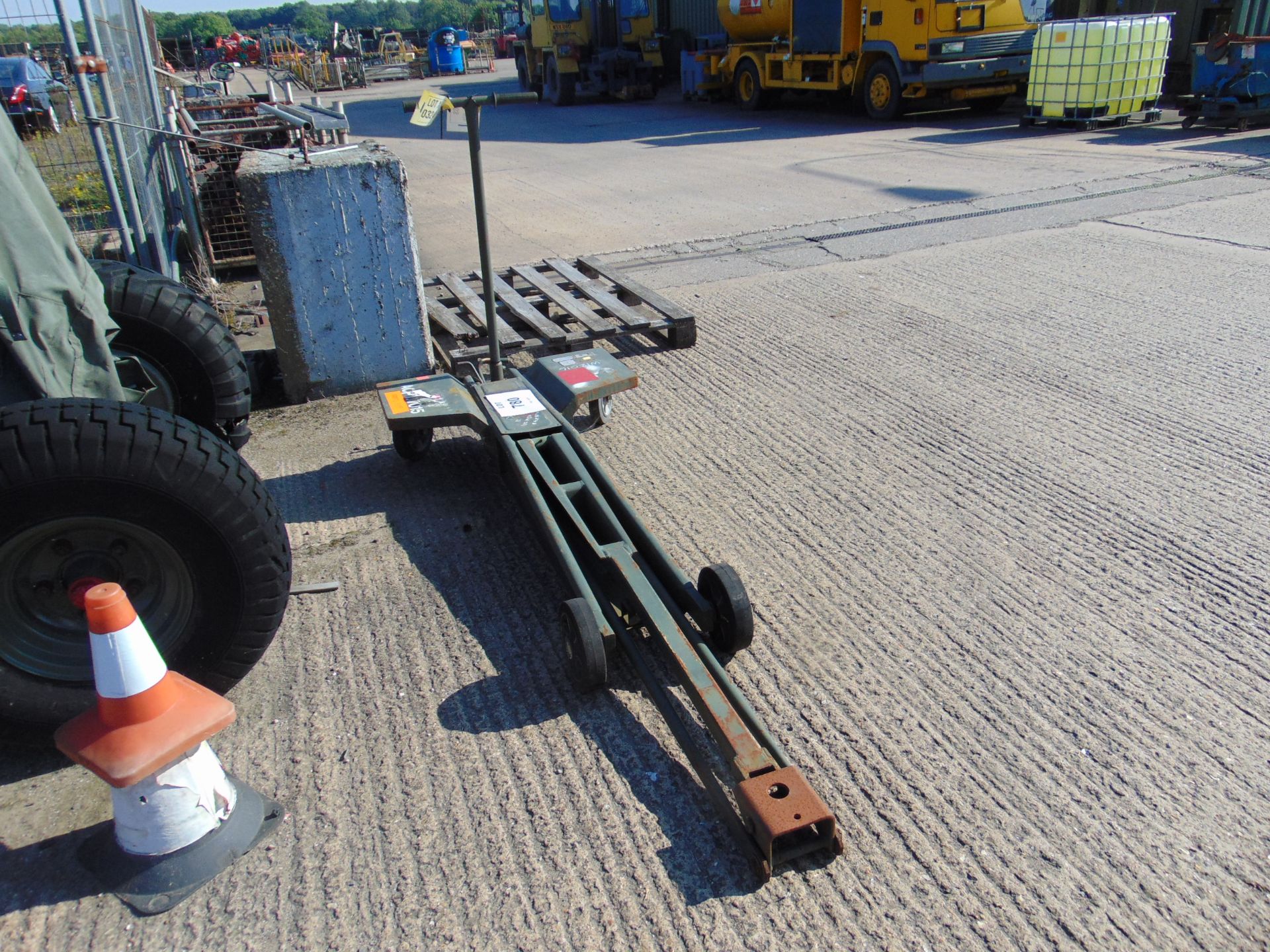 High Lift Steinbock Hydraulic Trolley Jack as Shown