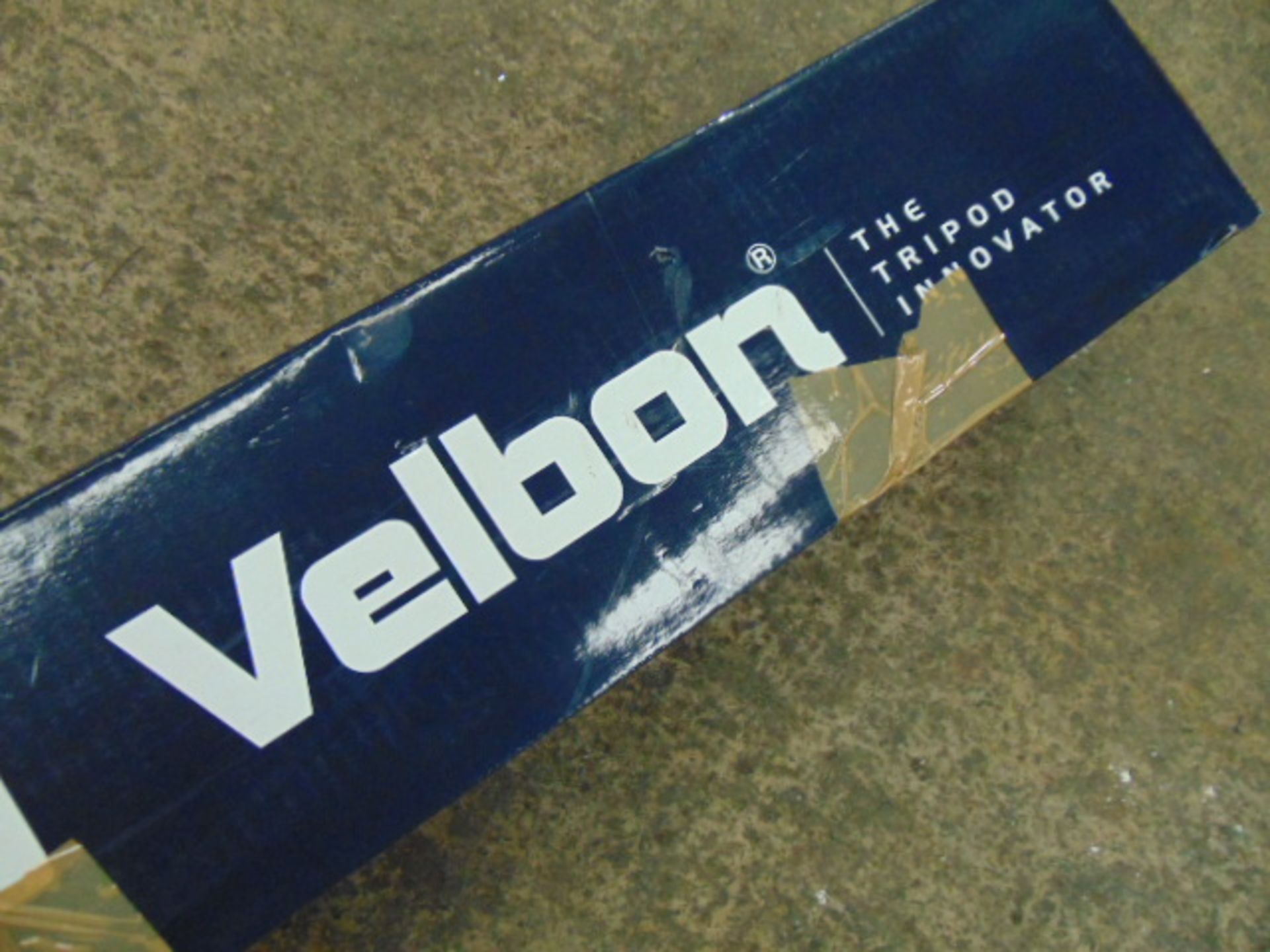 Unissued Velbon GEO E643D Carbon Fibre Tripod - Image 8 of 9