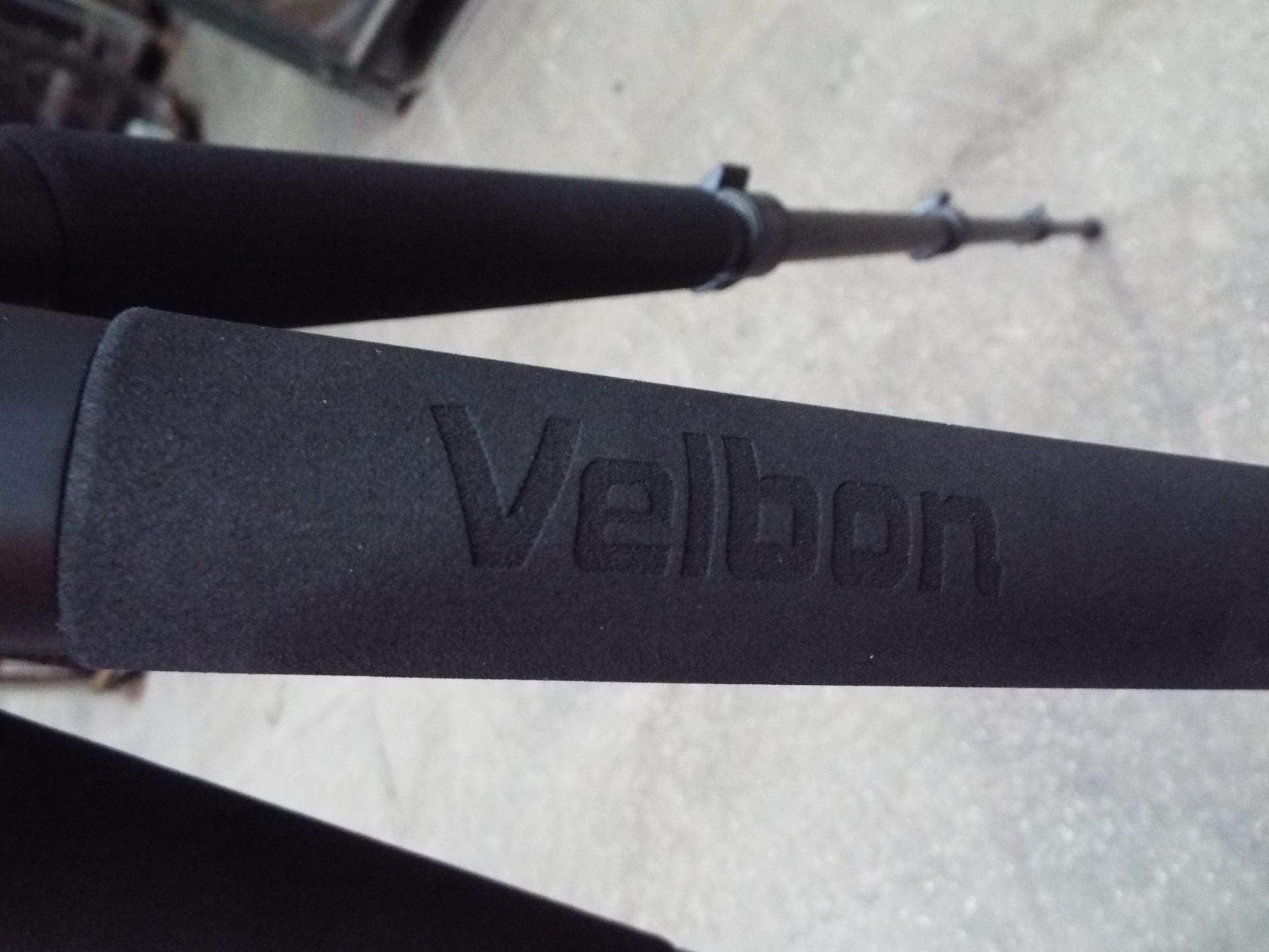 Unissued Velbon GEO E643D Carbon Fibre Tripod - Image 4 of 9