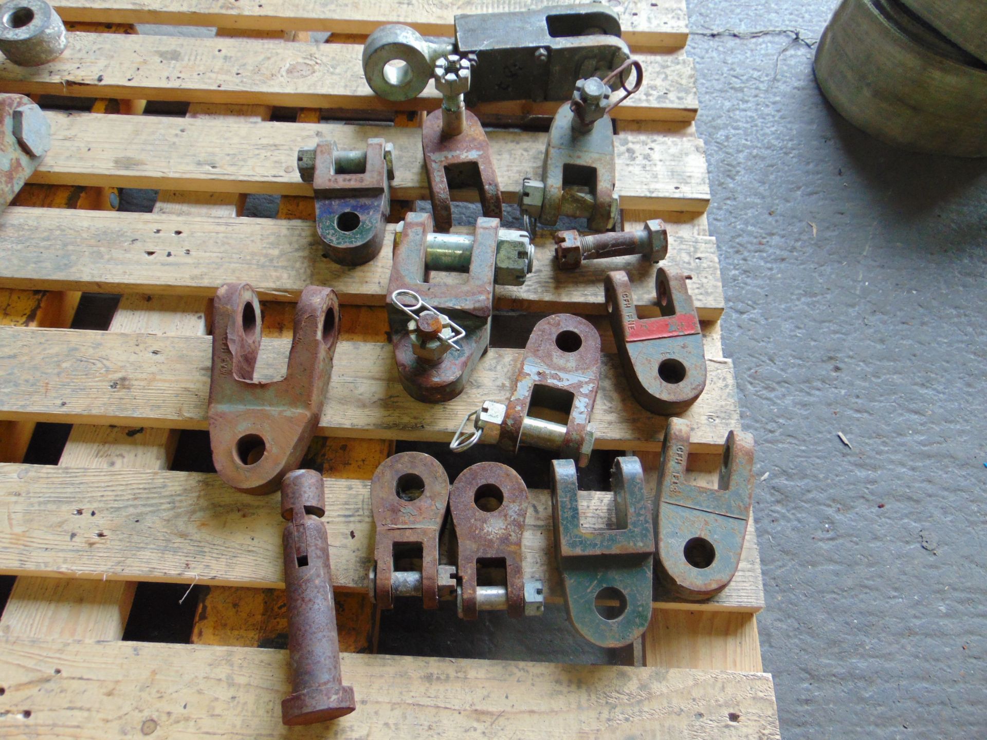 Various Recovery Adapters as used on Foden Recovery 6x6