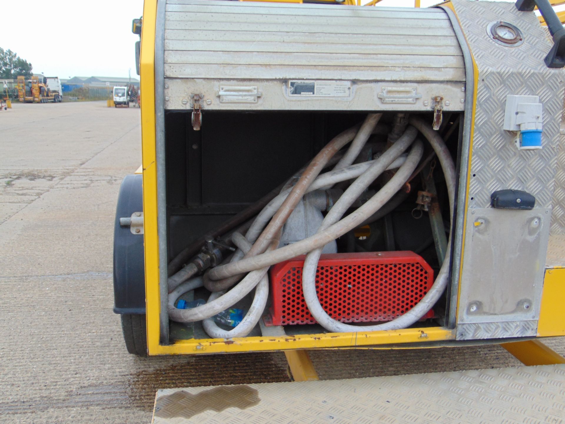 AMSS AIRCRAFT DOMESTIC WATER SERVICING TRUCK C/W PUMPS, HOSES, ETC. - Image 8 of 17