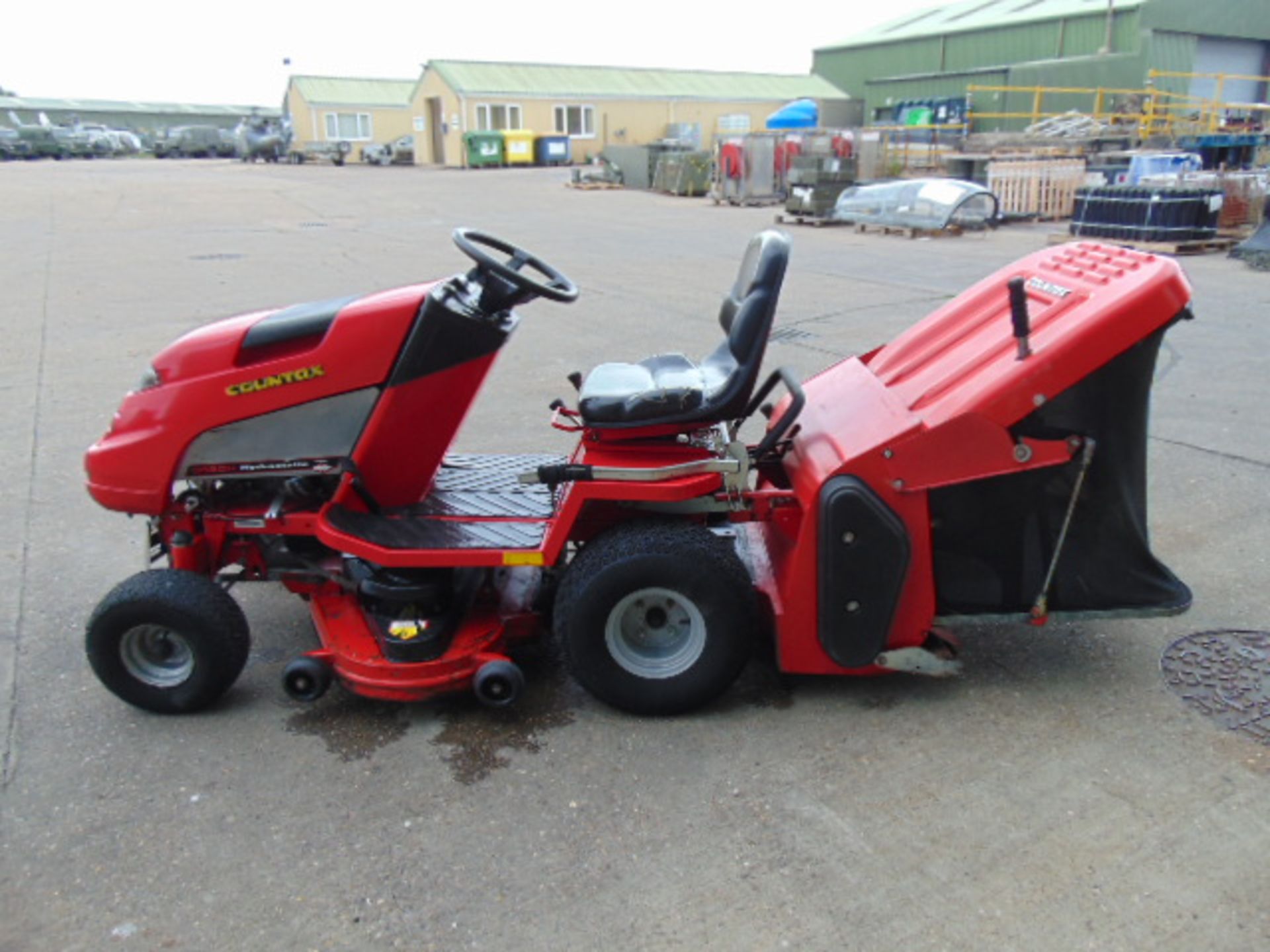 Countax C550H Ride On Mower with grass collector - Image 5 of 15