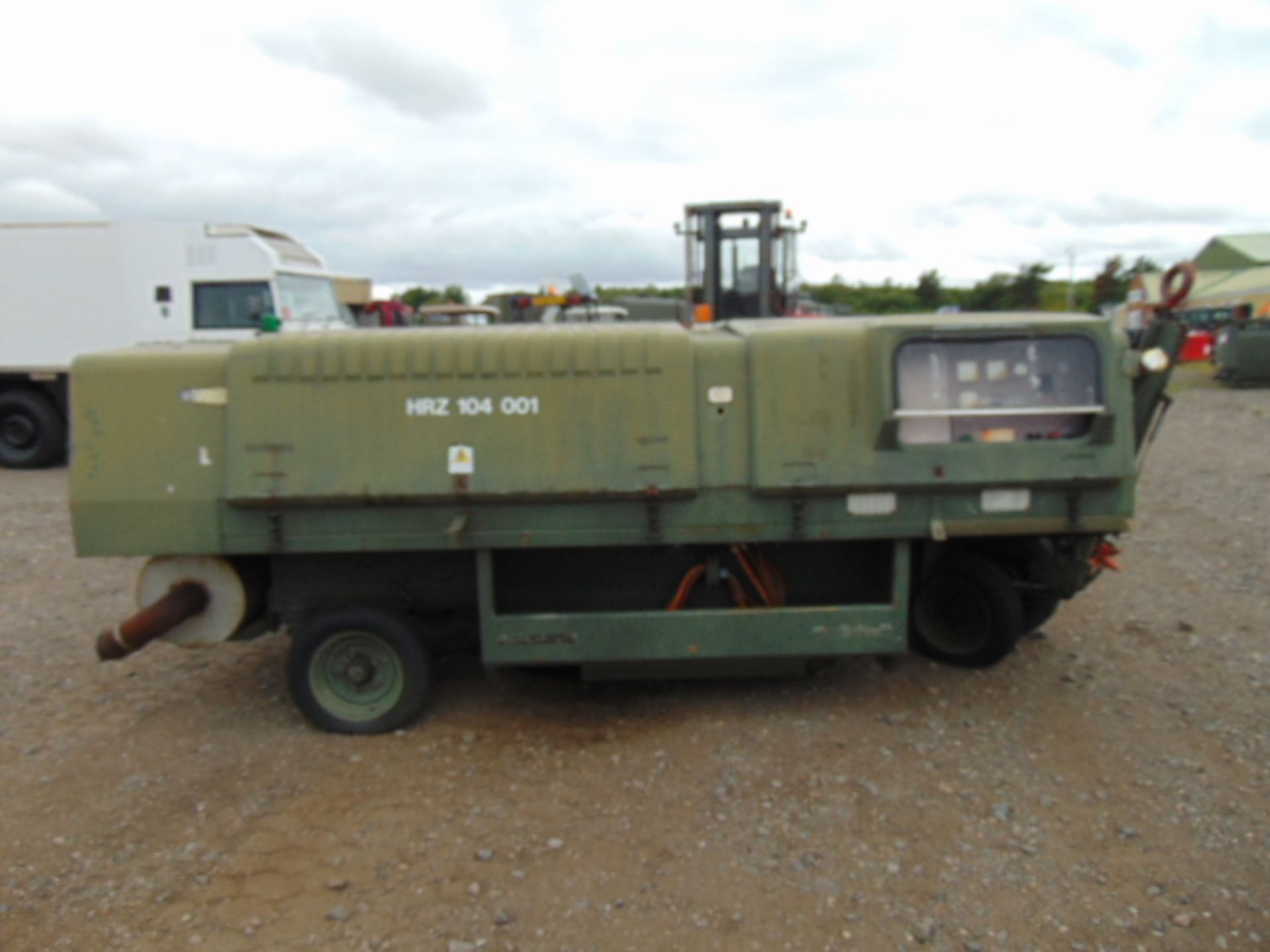 Houchin Twin Axle 60 KVA 48KW Aircraft Ground Power Unit c/w Cummins Engine - Image 5 of 16