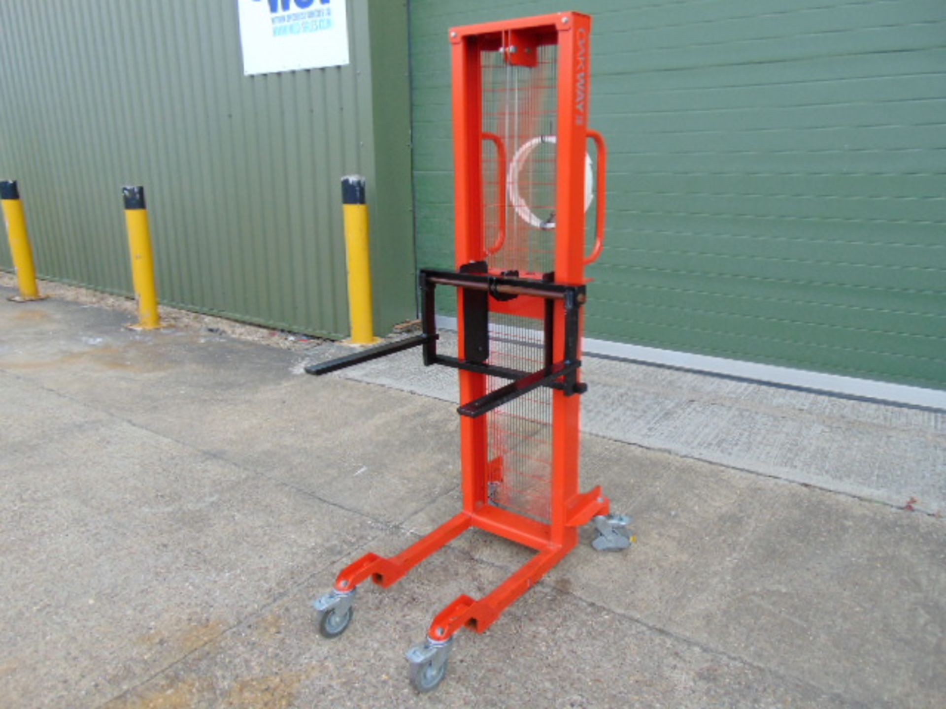 Advanced Handling 150 Kg Material Lift UNISSUED From MOD