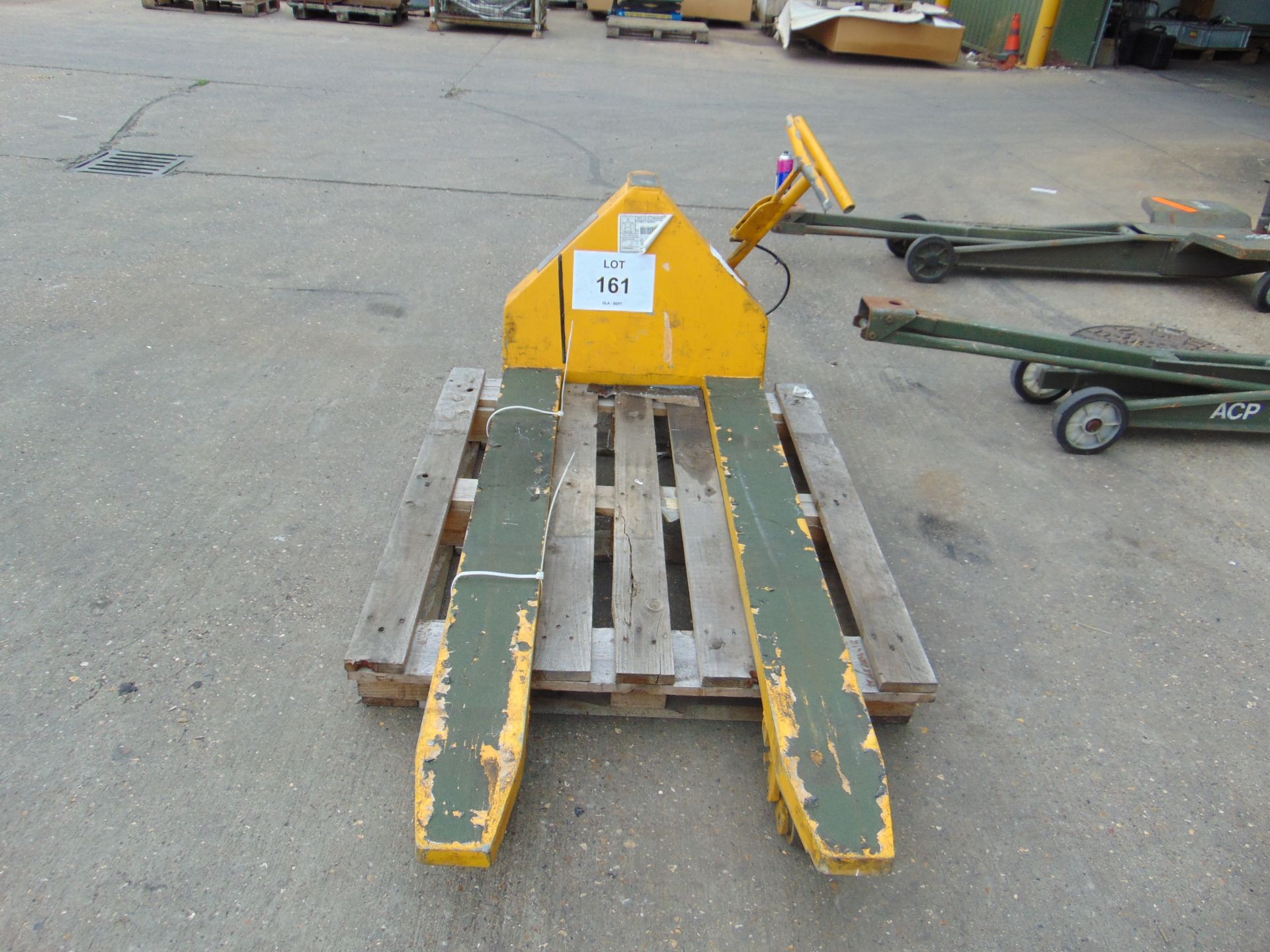 From RAF 1360kgs Hand Pallet Truck - Image 3 of 4