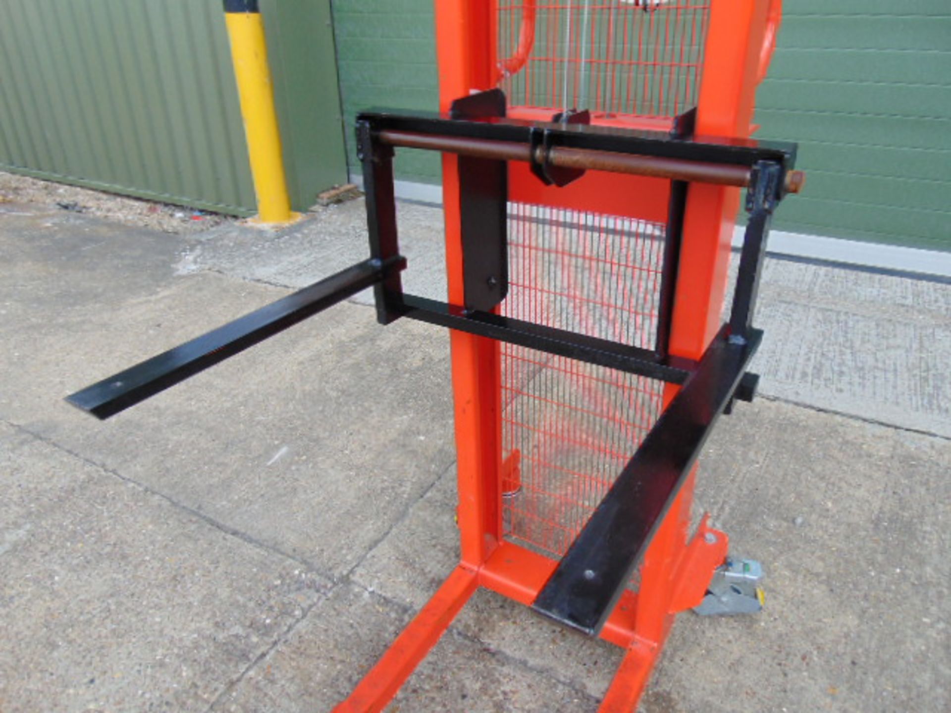Advanced Handling 150 Kg Material Lift UNISSUED From MOD - Image 7 of 12