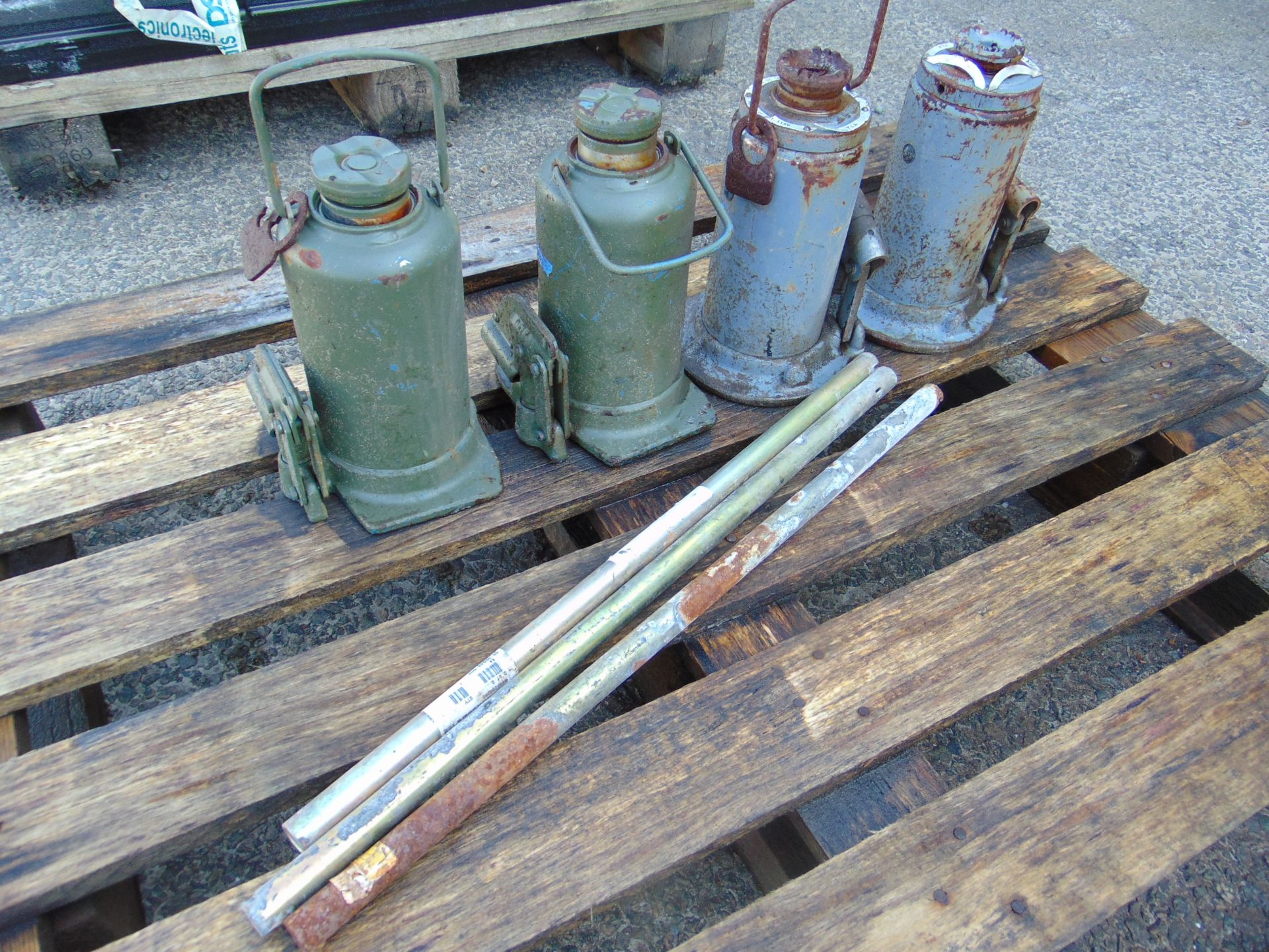 4 x 20t Vehicle Bottle Jacks with 3 Handles - Image 2 of 3