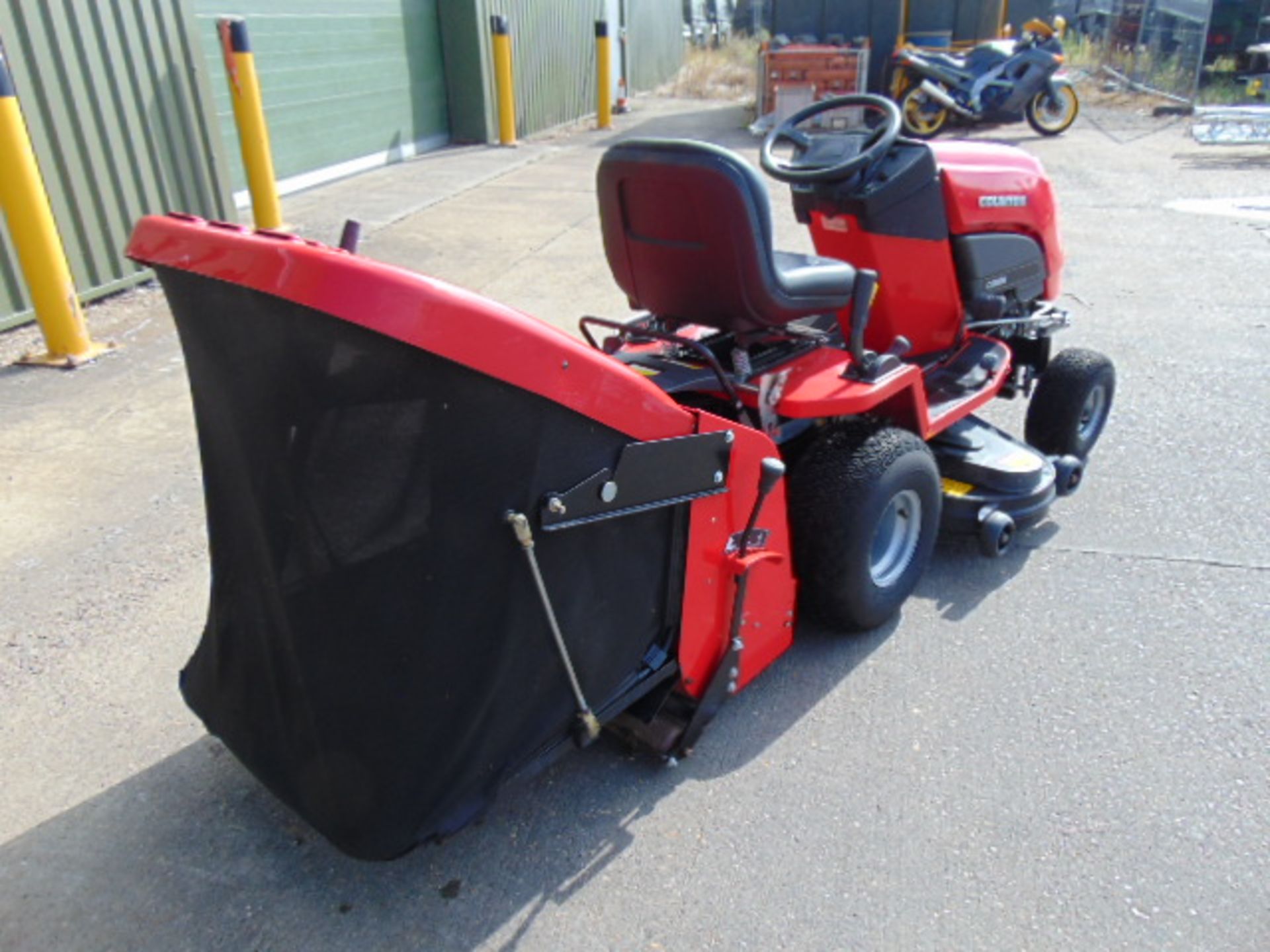 Countax C600H Ride On Mower with grass collector - Image 6 of 19