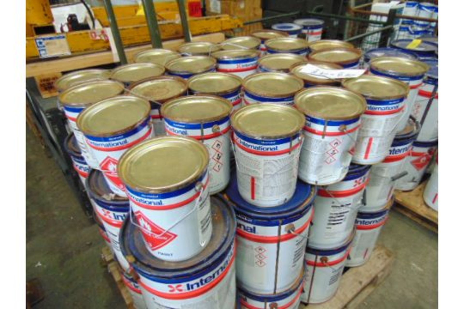 24 x Unissued 20L Tins of International Interguard 263 2 Pack Light Grey Epoxy Tie Coat Primer - Image 2 of 4