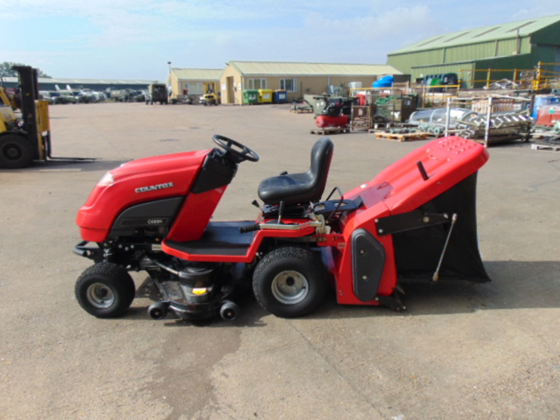 Countax C600H Ride On Mower with grass collector - Image 4 of 19