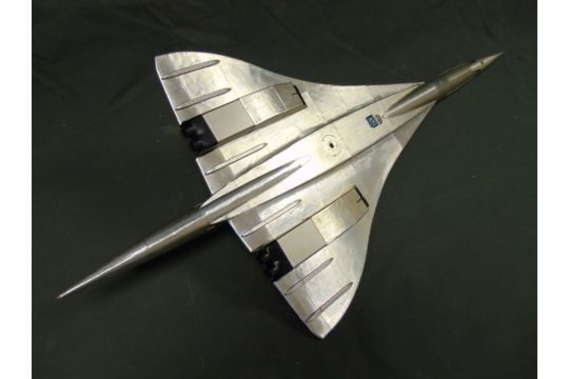 BEAUTIFUL!! LARGE ALUMINIUM CONCORDE SCALE MODEL - Image 9 of 14