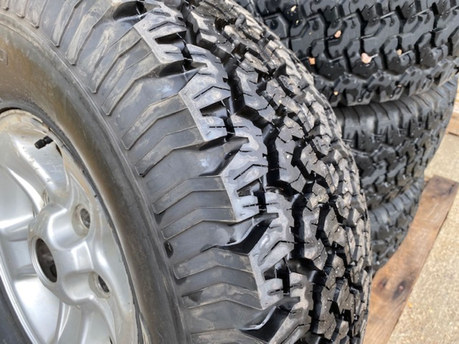 5 x 285/75R16 BF Goodrich all terrain on LR Boost alloy wheels - Image 9 of 9