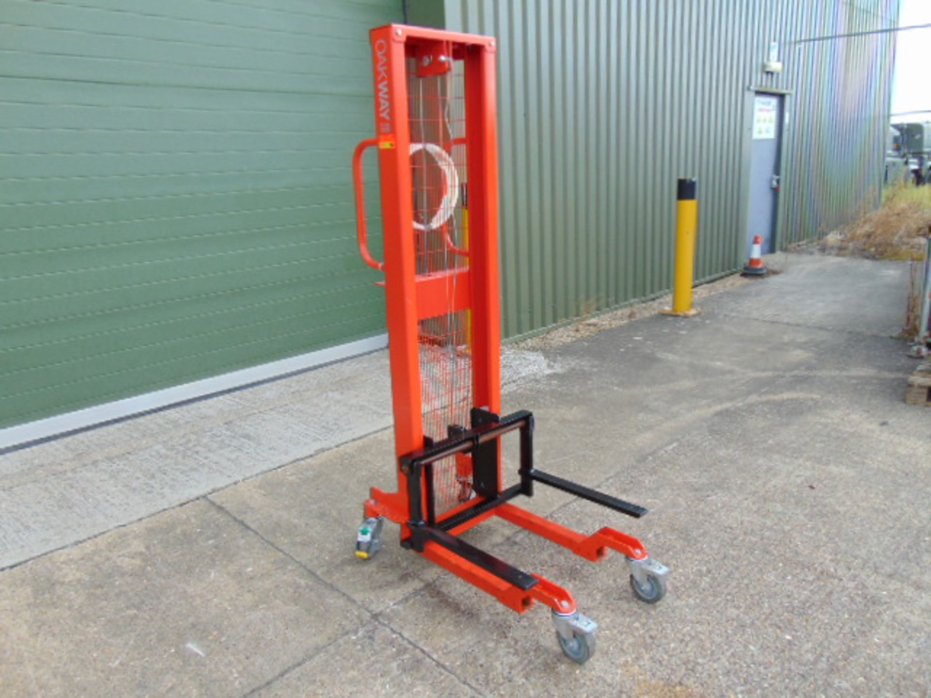 Advanced Handling 150 Kg Material Lift UNISSUED From MOD - Image 5 of 12