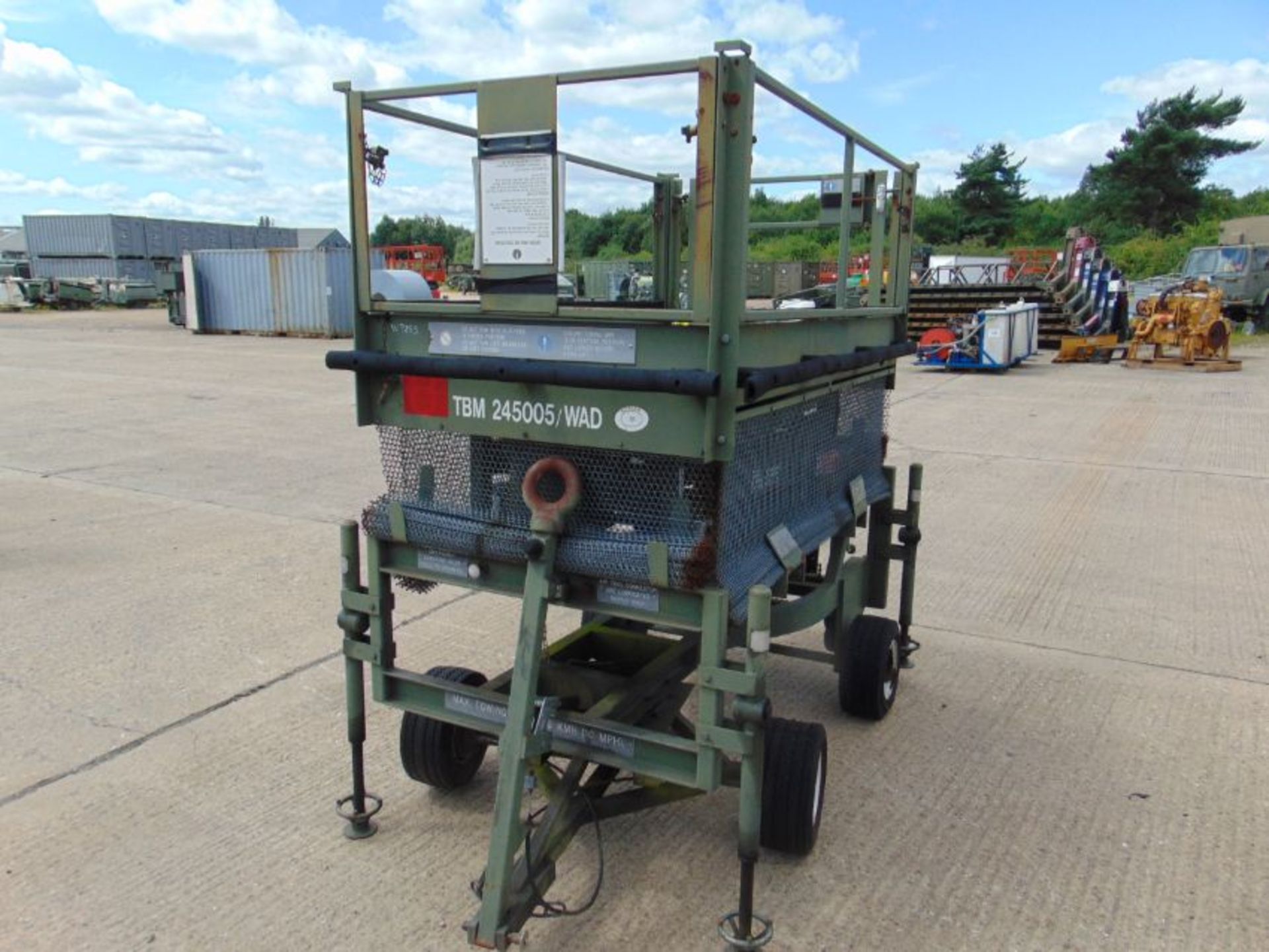 Ex RAF UK Lift hydraulic access platform