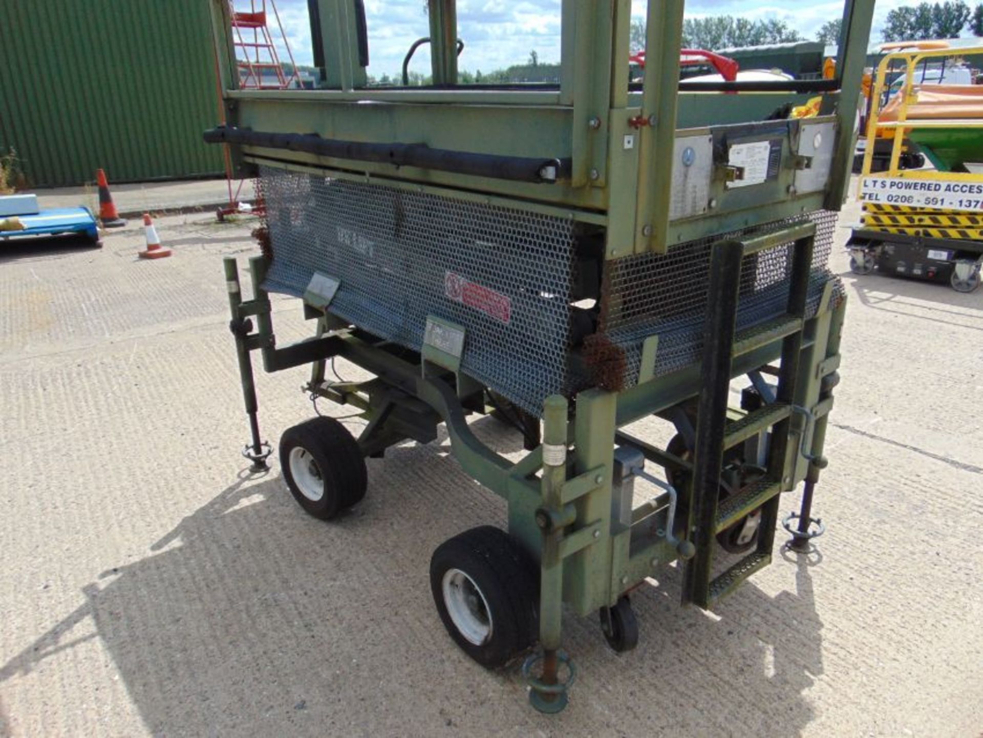 Ex RAF UK Lift hydraulic access platform - Image 2 of 7