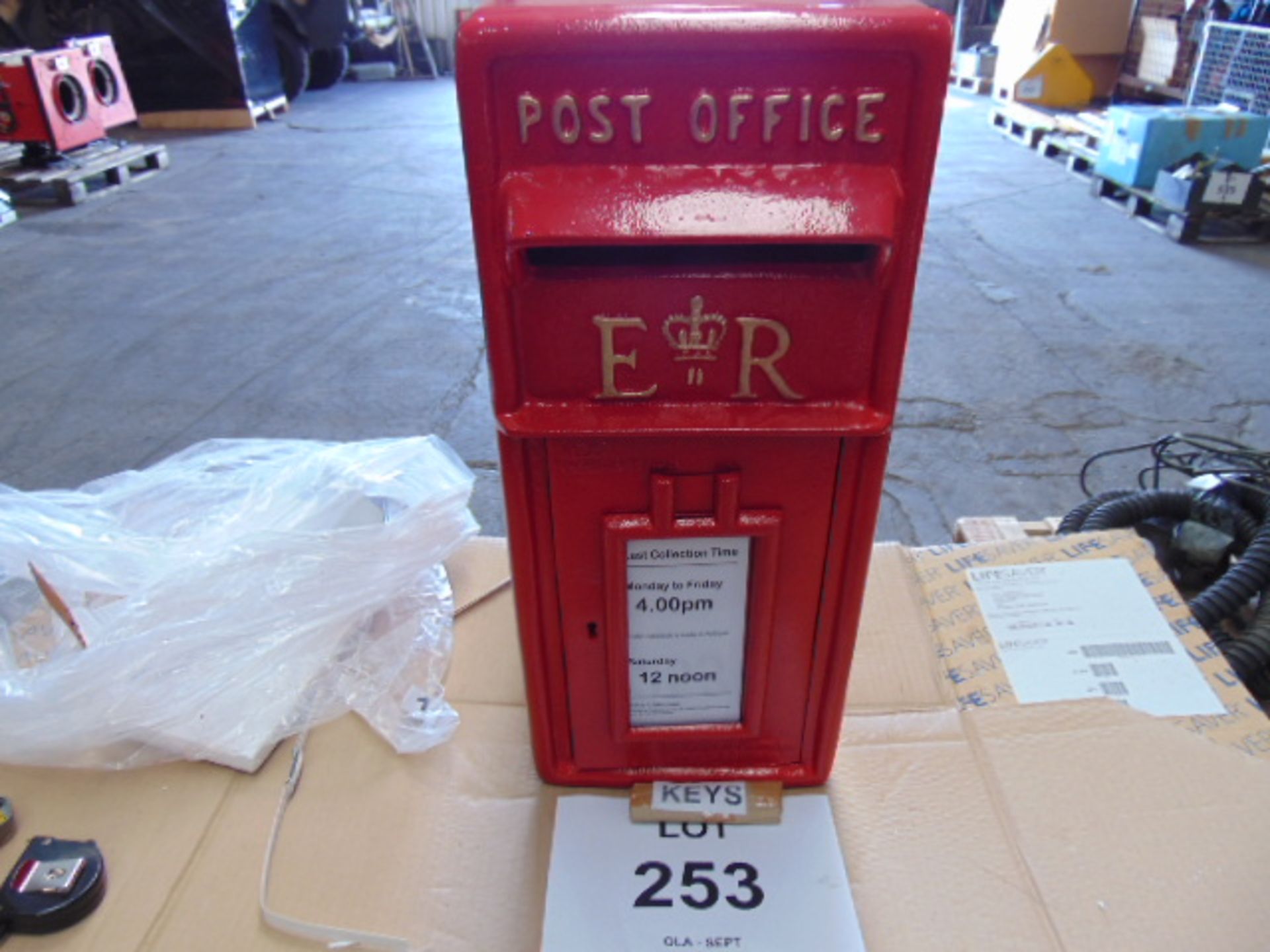 ER RED POST BOX C/W KEYS, COLLECTION TIMES, ETC - Image 8 of 10