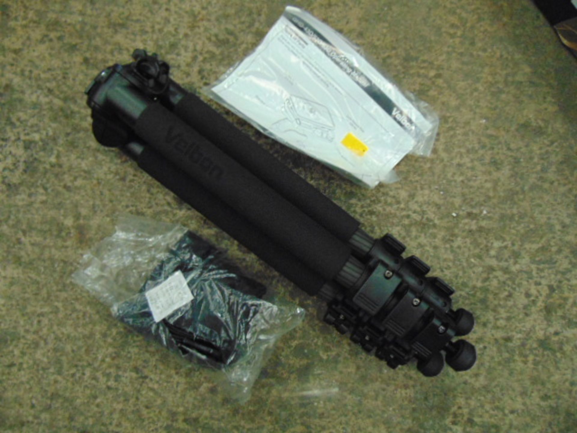 Unissued Velbon GEO E643D Carbon Fibre Tripod - Image 5 of 9