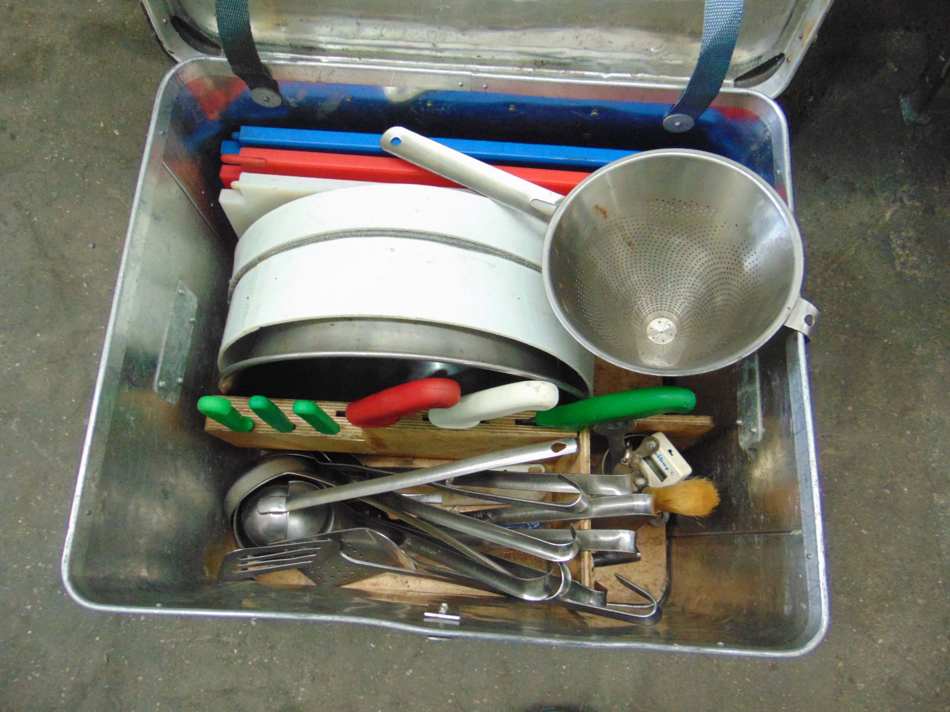 No 5 Completed Cooking Set with Burners, Oven and Tools, Knives, Chopping Board ETC - Image 7 of 7