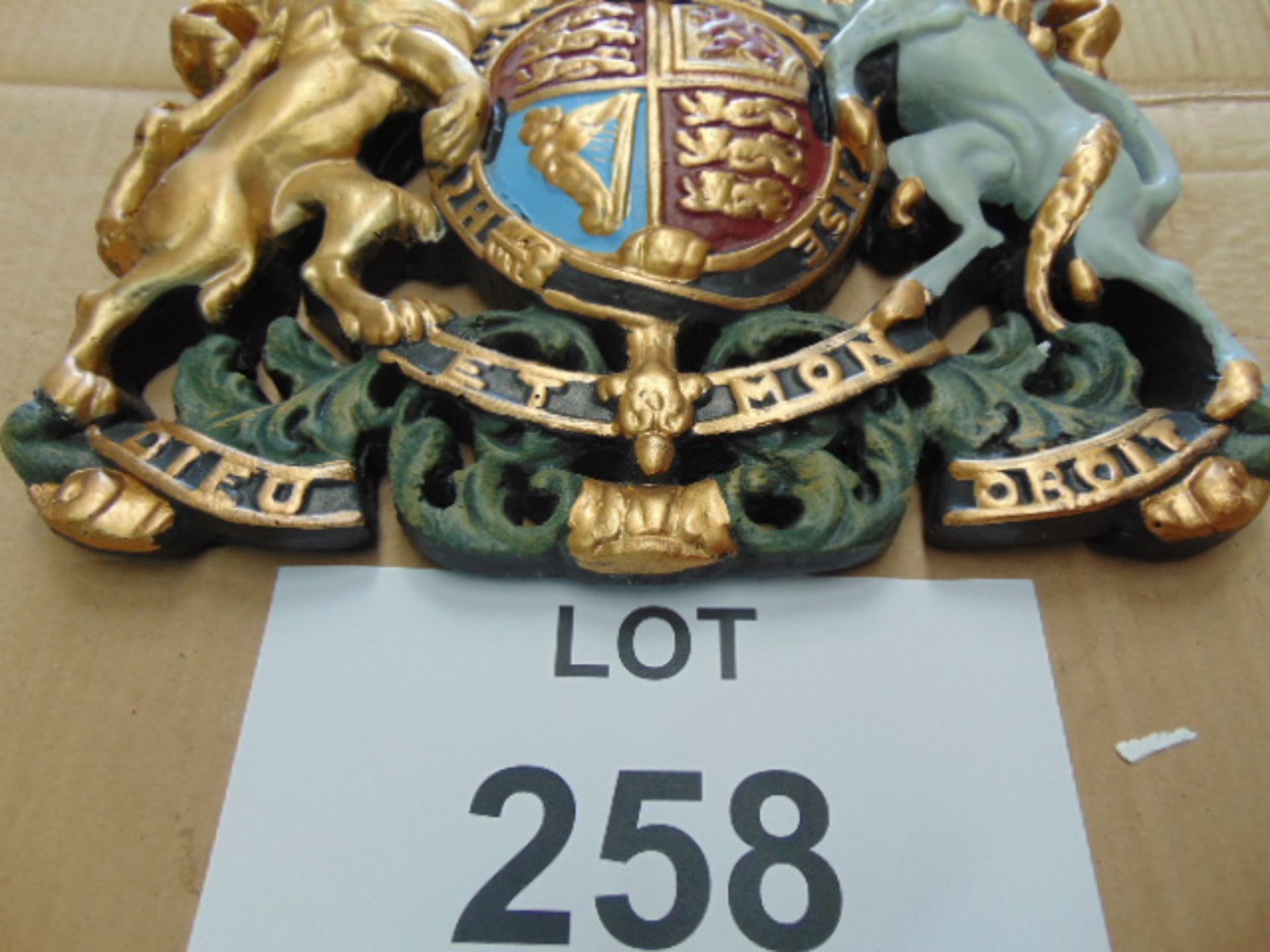 HAND PAINTED ROYAL CREST WALL MOUNTING 36cms x 34cms - Image 3 of 6