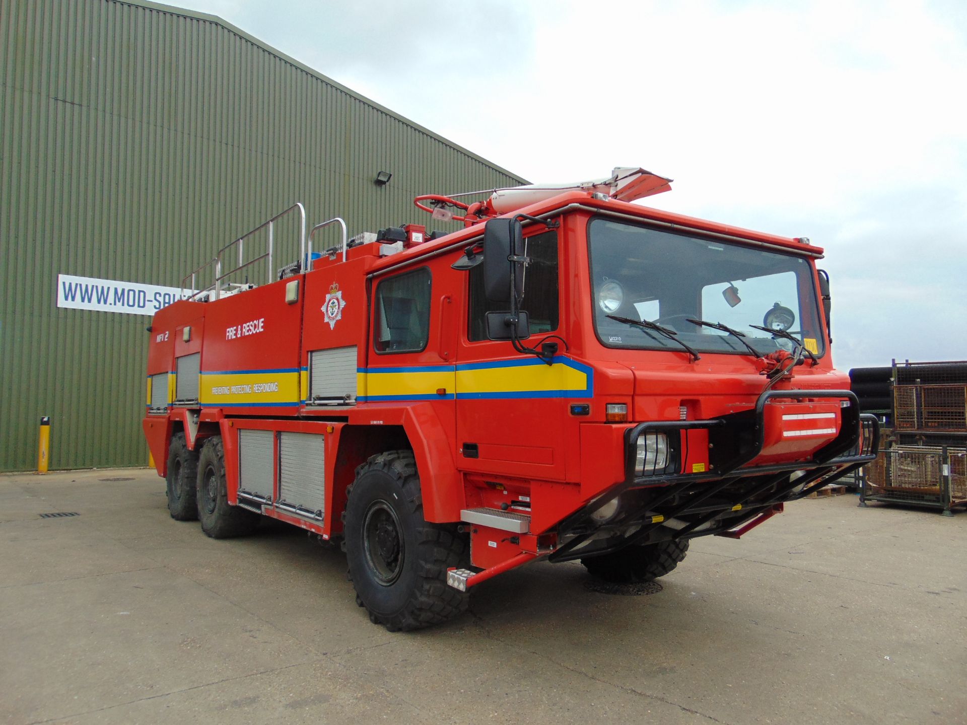 Carmichael International MFV 2, Airfield 6x6 Crash Tender 2014 Fitted with 700hp Cat c18 engine. - Image 3 of 30