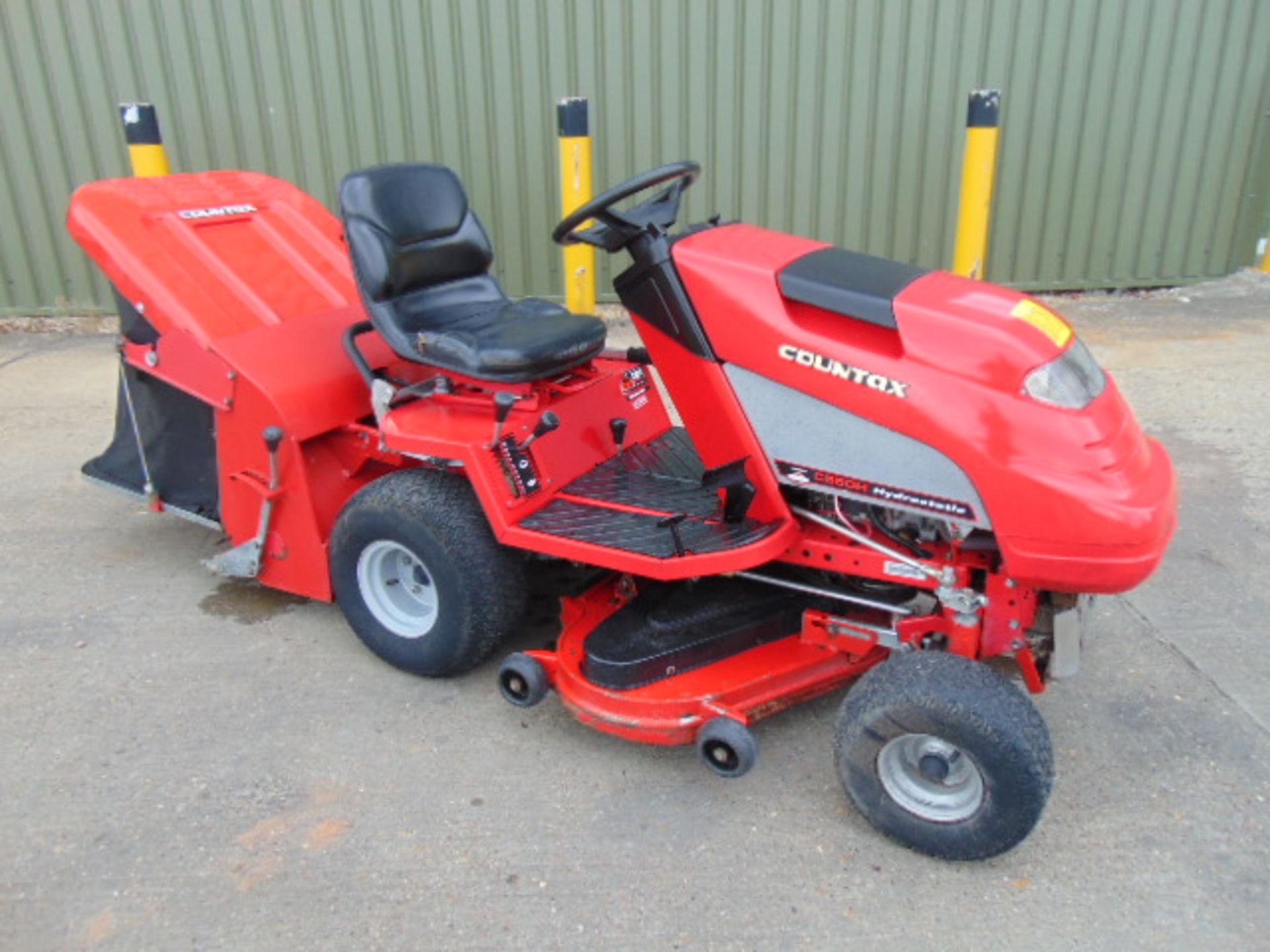 Countax C550H Ride On Mower with grass collector