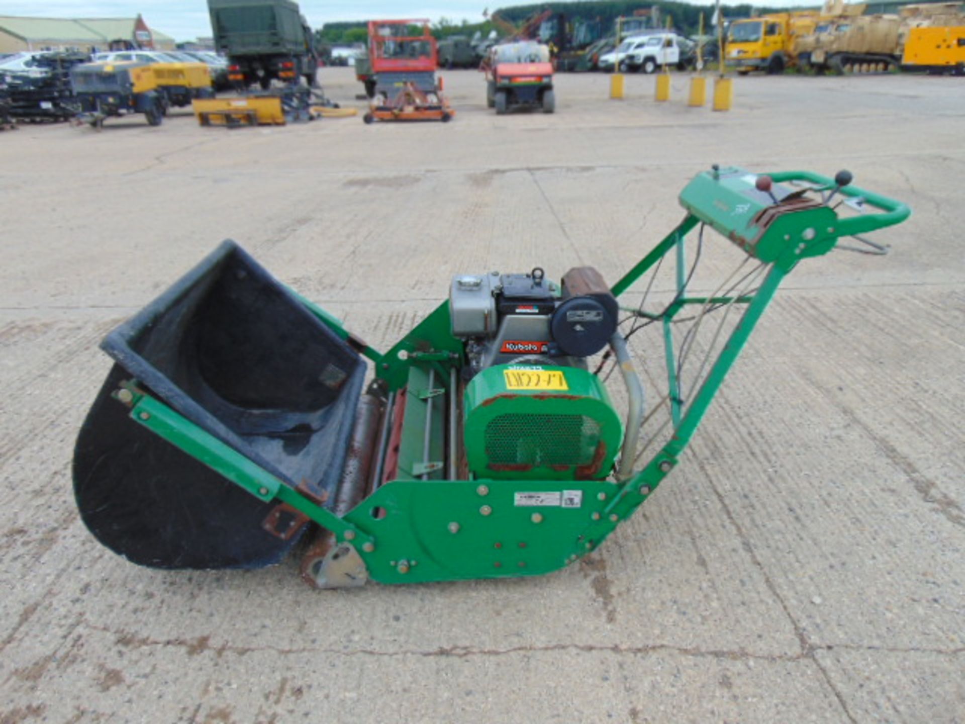 2007 Dennis 36" Cylinder Mower Kubota Diesel Engine county council owned - Image 5 of 13