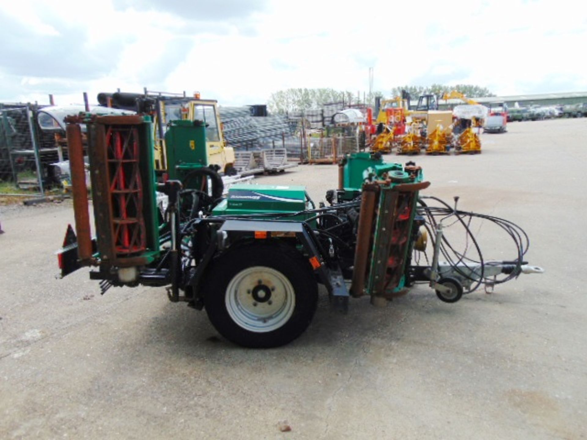 Ransomes TG3400 Trailed Hydraulic Gang Mowers ( 5 Deck ) from Council - Image 4 of 20