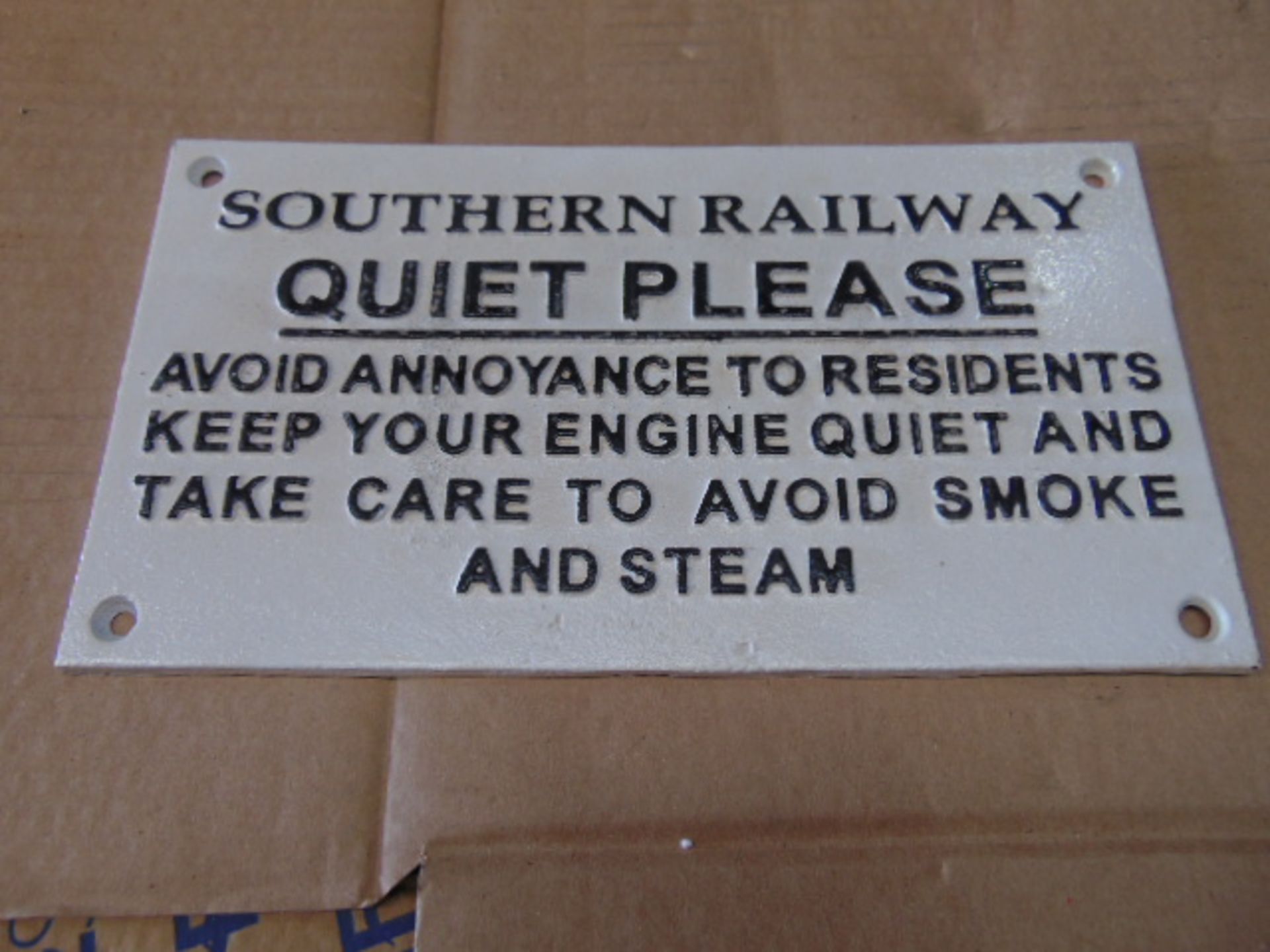 SOUTHERN RAILWAY CAST IRON SIGN - 27cms x 15cms - Image 3 of 3