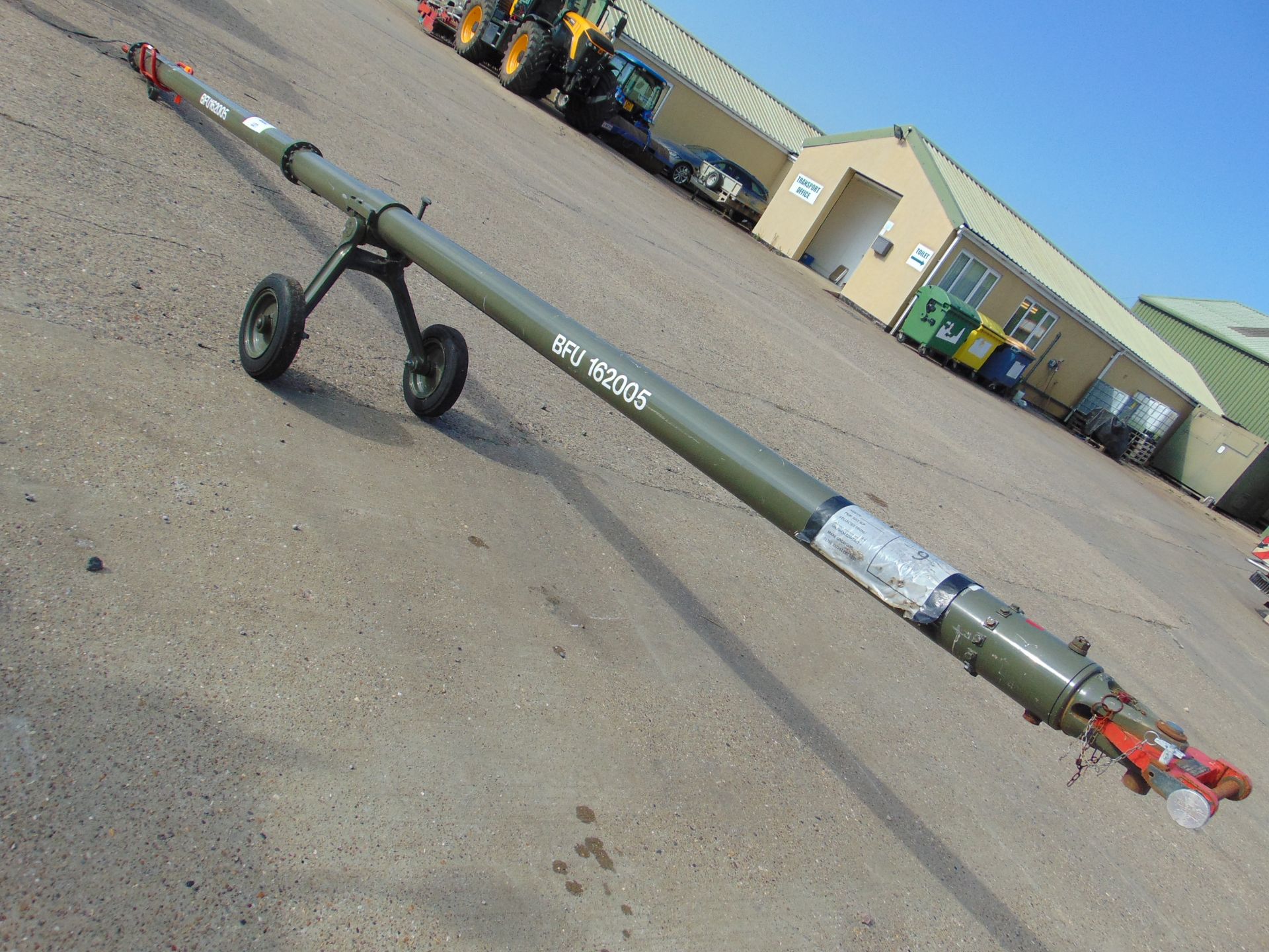UNIVERSAL AIRCRAFT TOW BAR WITH FITTINGS FROM RAF - Image 3 of 7