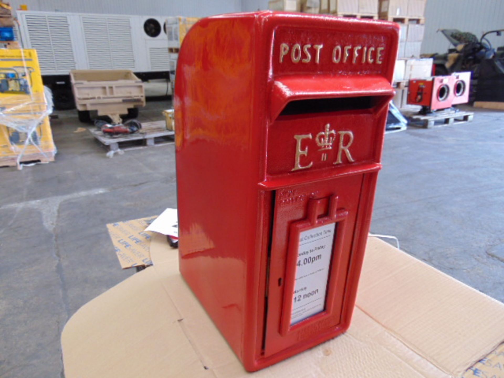 ER RED POST BOX C/W KEYS, COLLECTION TIMES, ETC - Image 3 of 10