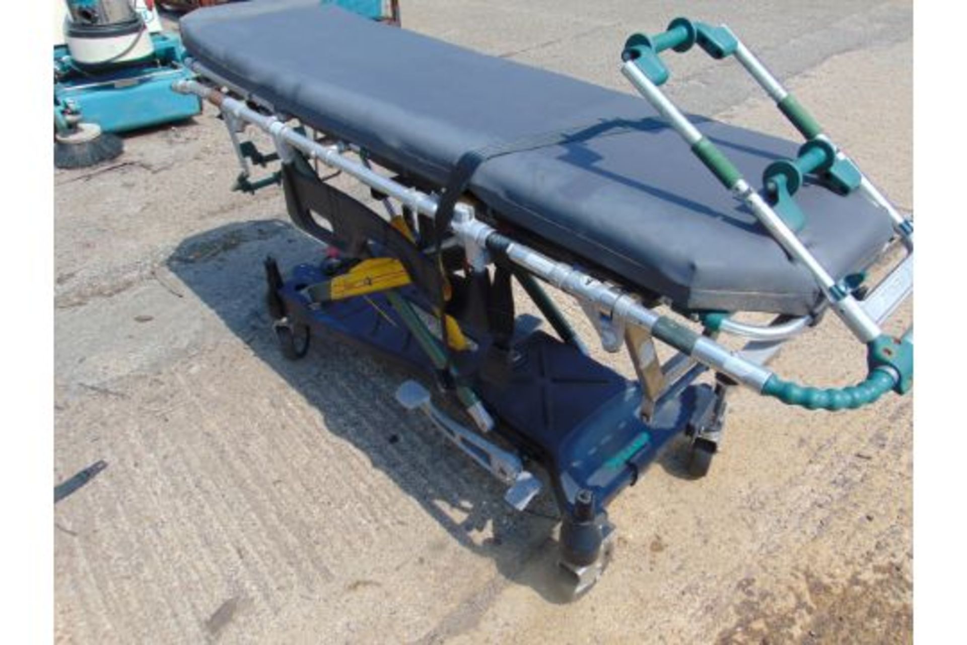 2 x MOBILE STRETCHERS - Image 8 of 9