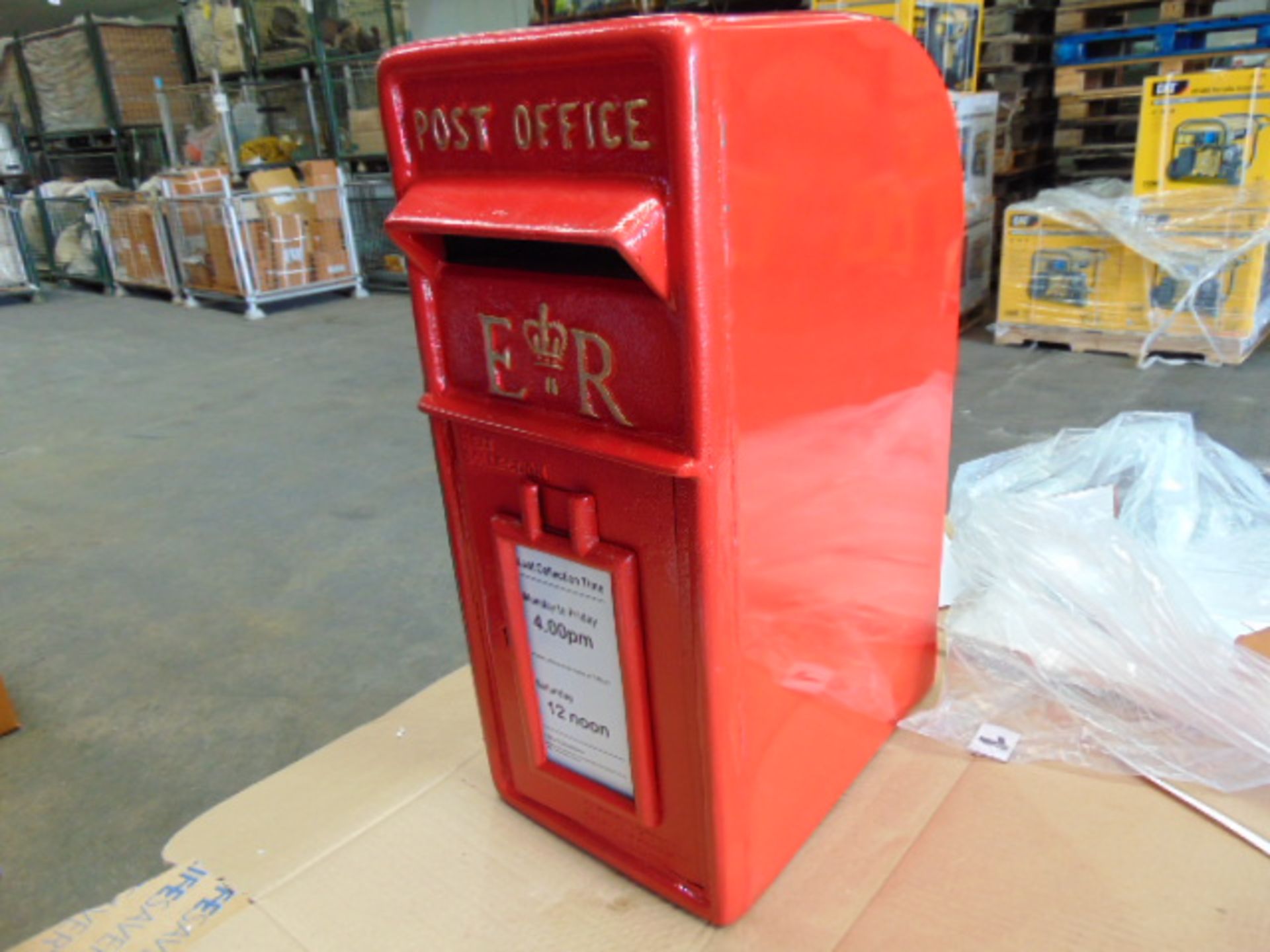 ER RED POST BOX C/W KEYS, COLLECTION TIMES, ETC - Image 2 of 10