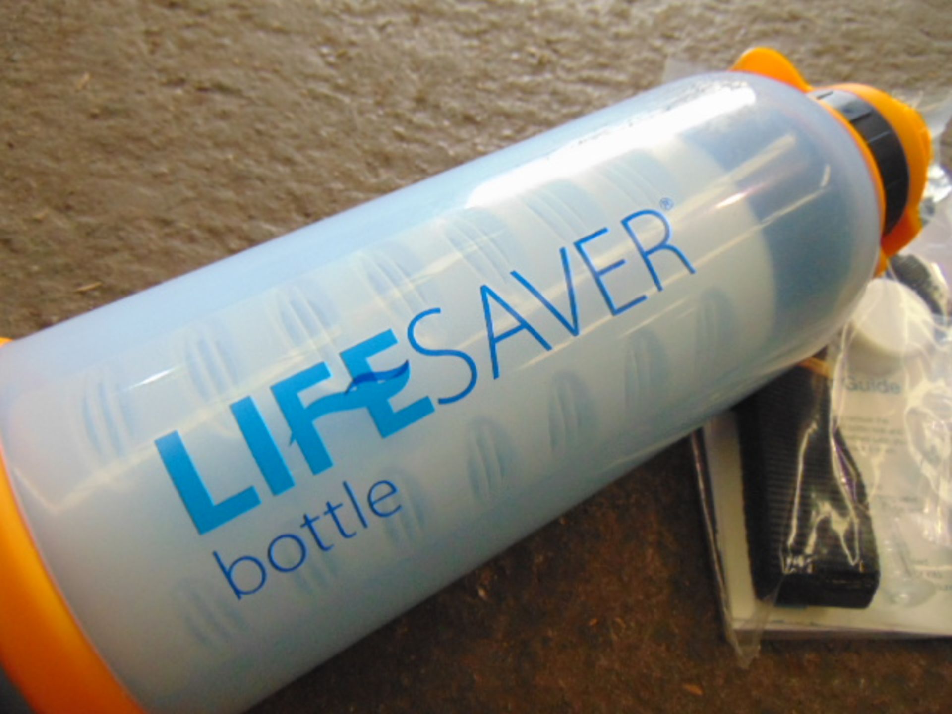 20 x Unissued Lifesaver 400UF ultra filtration water bottles - Image 2 of 3