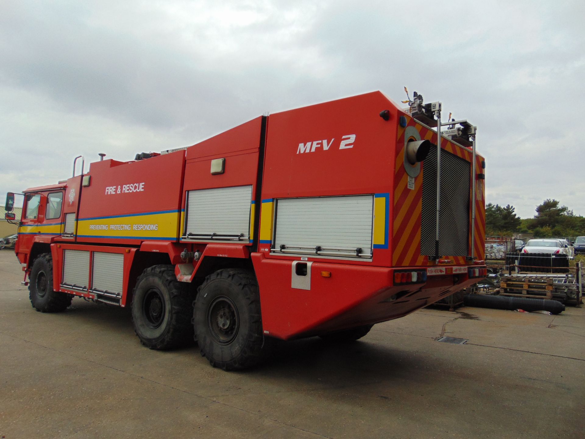 Carmichael International MFV 2, Airfield 6x6 Crash Tender 2014 Fitted with 700hp Cat c18 engine. - Image 6 of 30