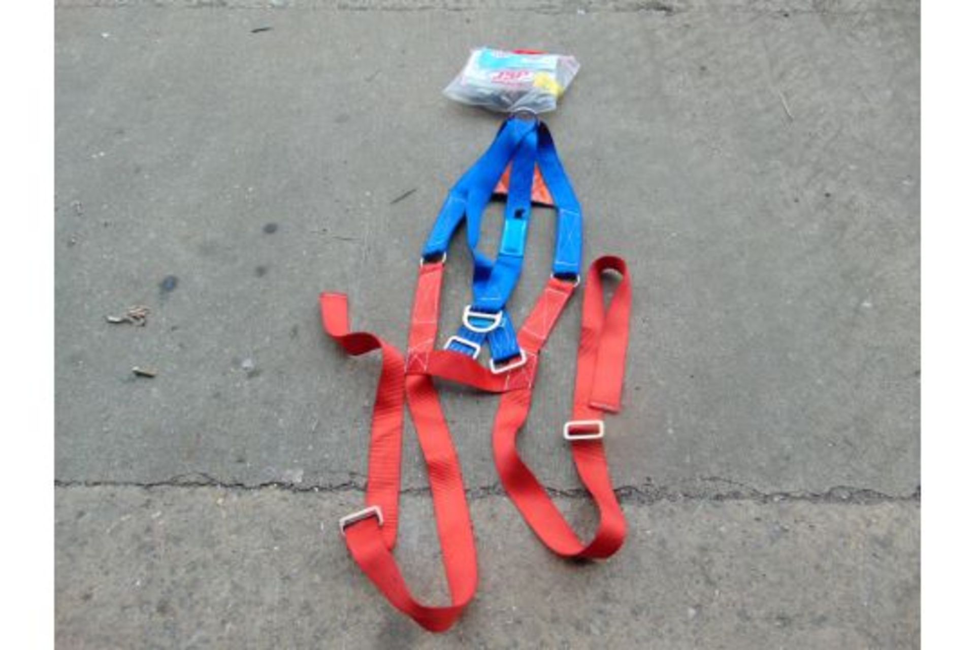 SAFETY HARNESS & LANYARD WITH FALL ARRESTER