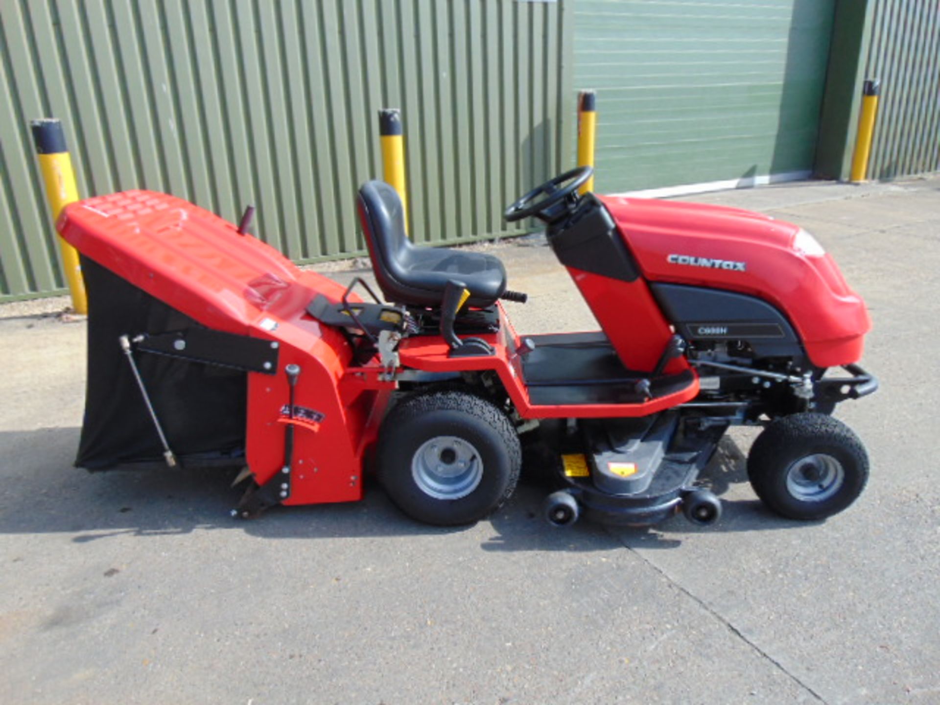 Countax C600H Ride On Mower with grass collector - Image 5 of 19