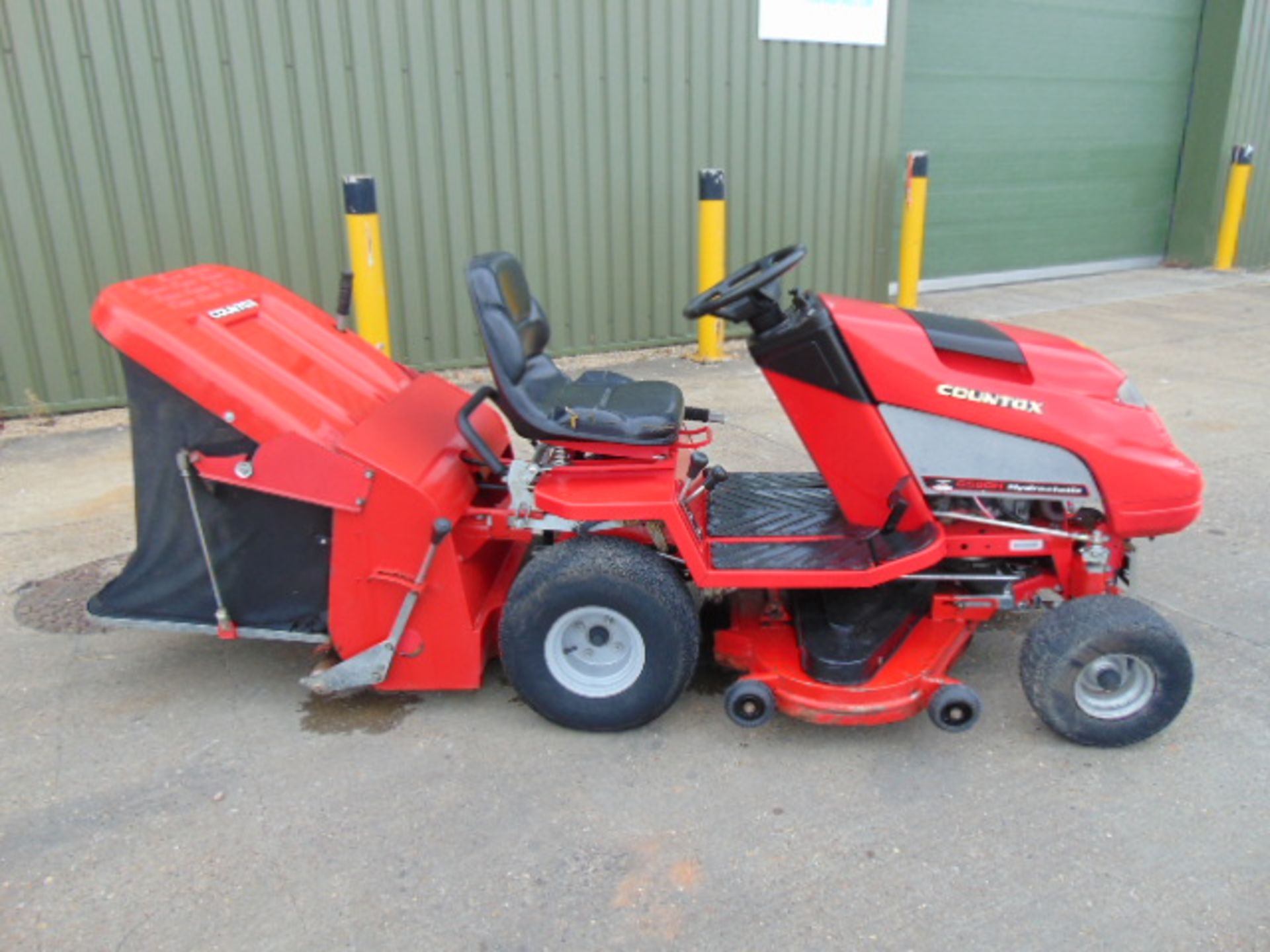 Countax C550H Ride On Mower with grass collector - Image 6 of 15