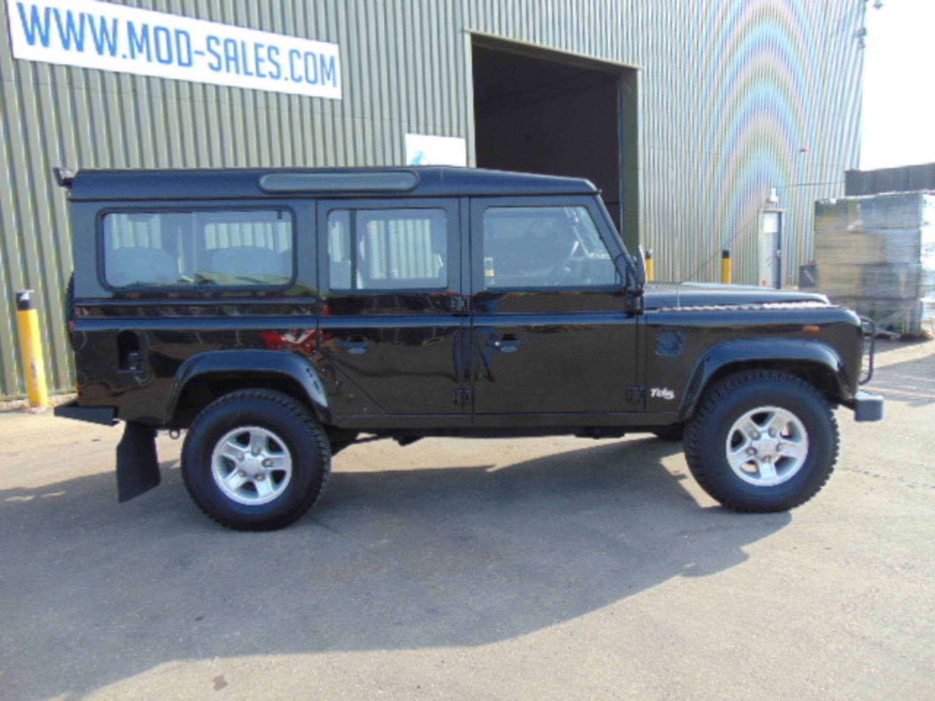 2005 Land Rover Defender 110 County TD5 9 Seat Station Wagon c/w Service History ONLY 100,212 Miles! - Image 5 of 43