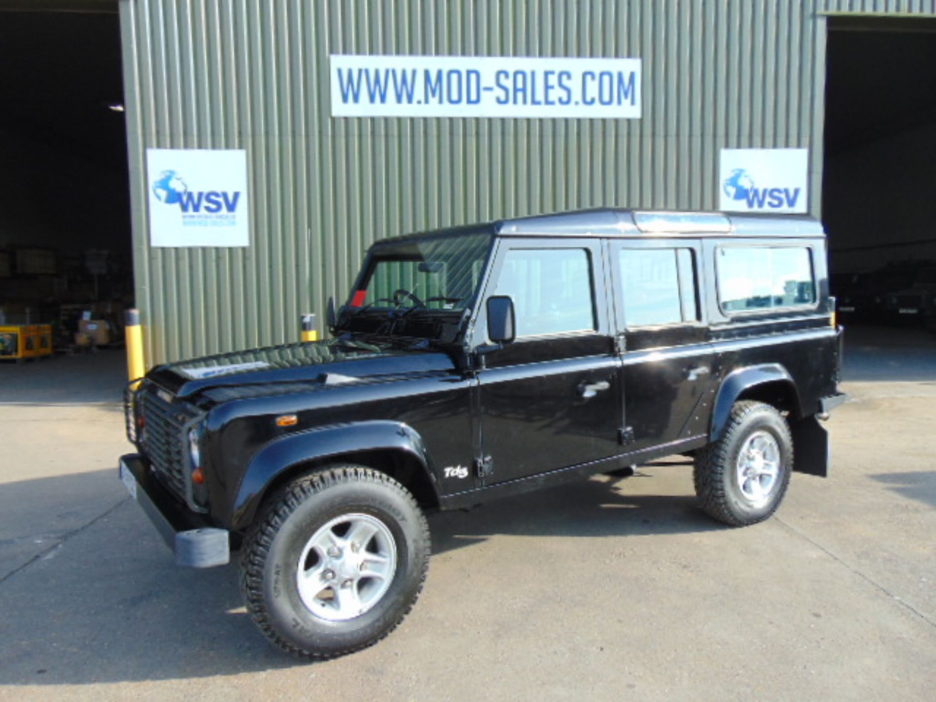 2005 Land Rover Defender 110 County TD5 9 Seat Station Wagon c/w Service History ONLY 100,212 Miles!