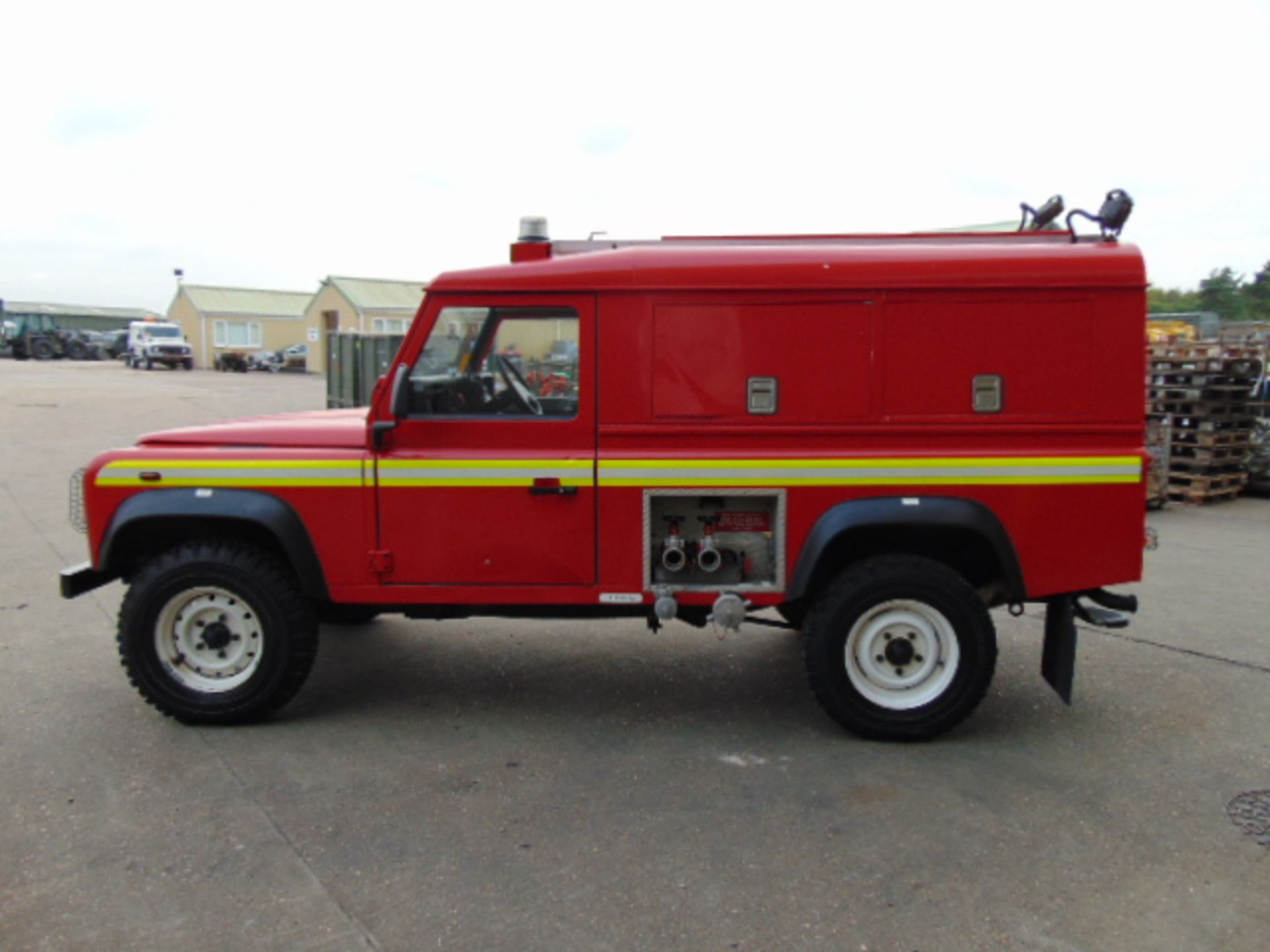 1 Owner Land Rover Defender 110 TD5 Saxon Firefighting Vehicle ONLY 34,600 MILES! - Image 5 of 45