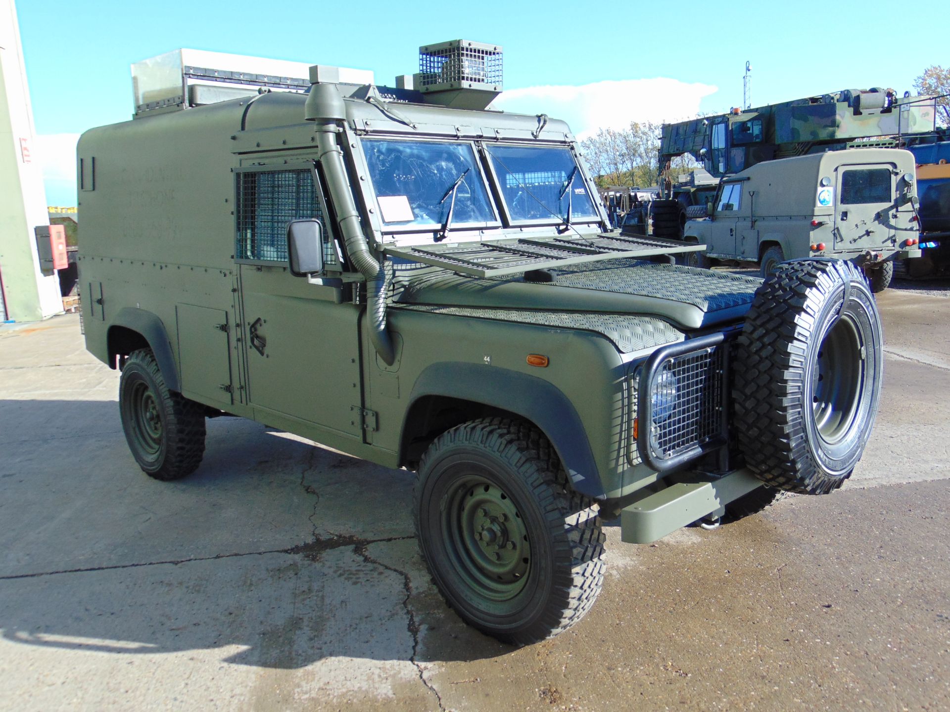 Land Rover Snatch 2B 300TDi ONLY 9,267 Km! - Image 3 of 47