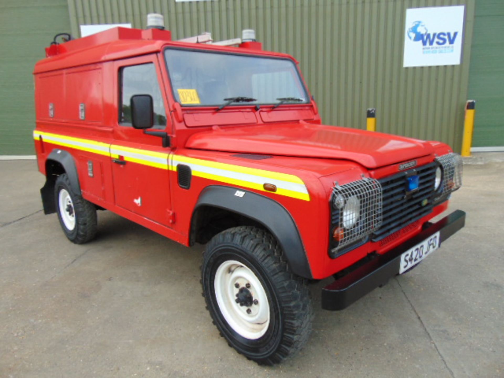 1 Owner Land Rover Defender 110 TD5 Saxon Firefighting Vehicle ONLY 34,600 MILES! - Image 2 of 45